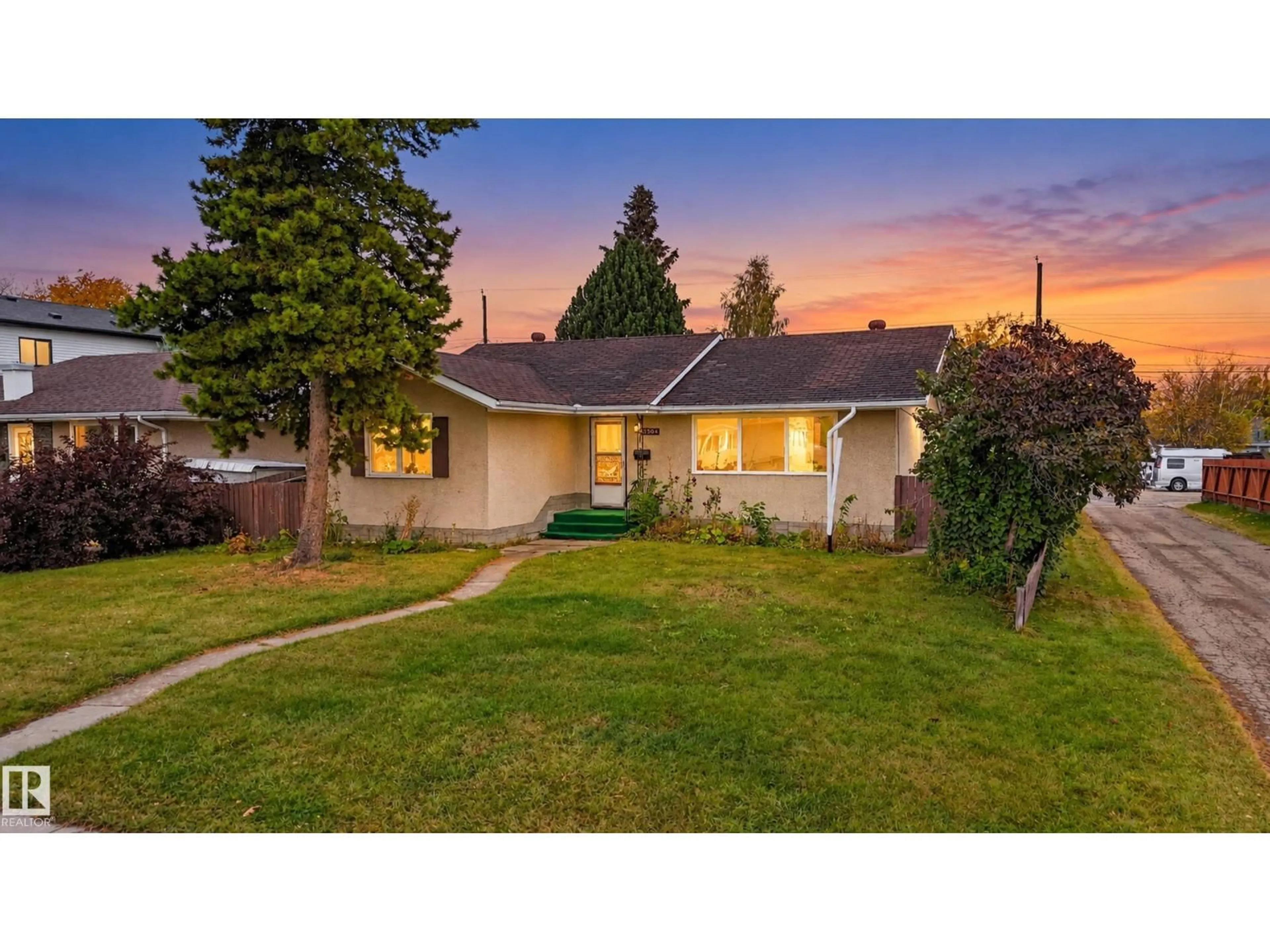A pic from outside/outdoor area/front of a property/back of a property/a pic from drone, street for 5504 105 AV, Edmonton Alberta T6A1A6