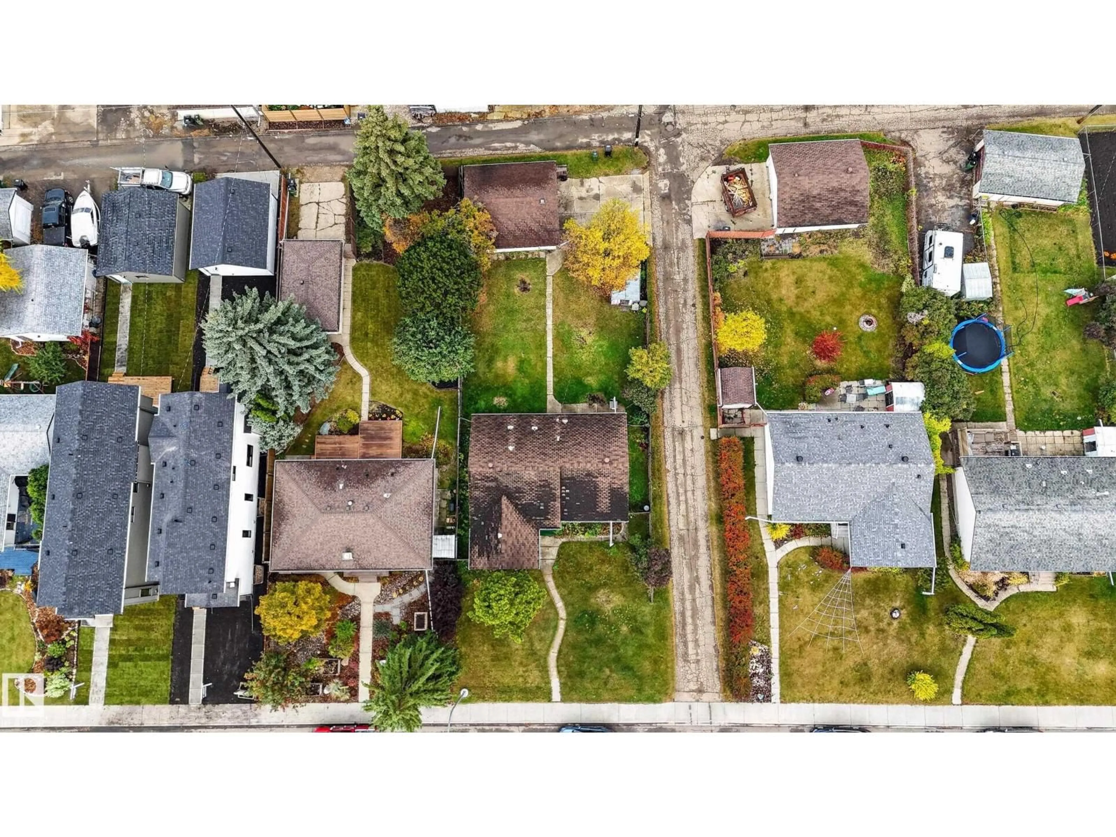 A pic from outside/outdoor area/front of a property/back of a property/a pic from drone, street for 5504 105 AV, Edmonton Alberta T6A1A6