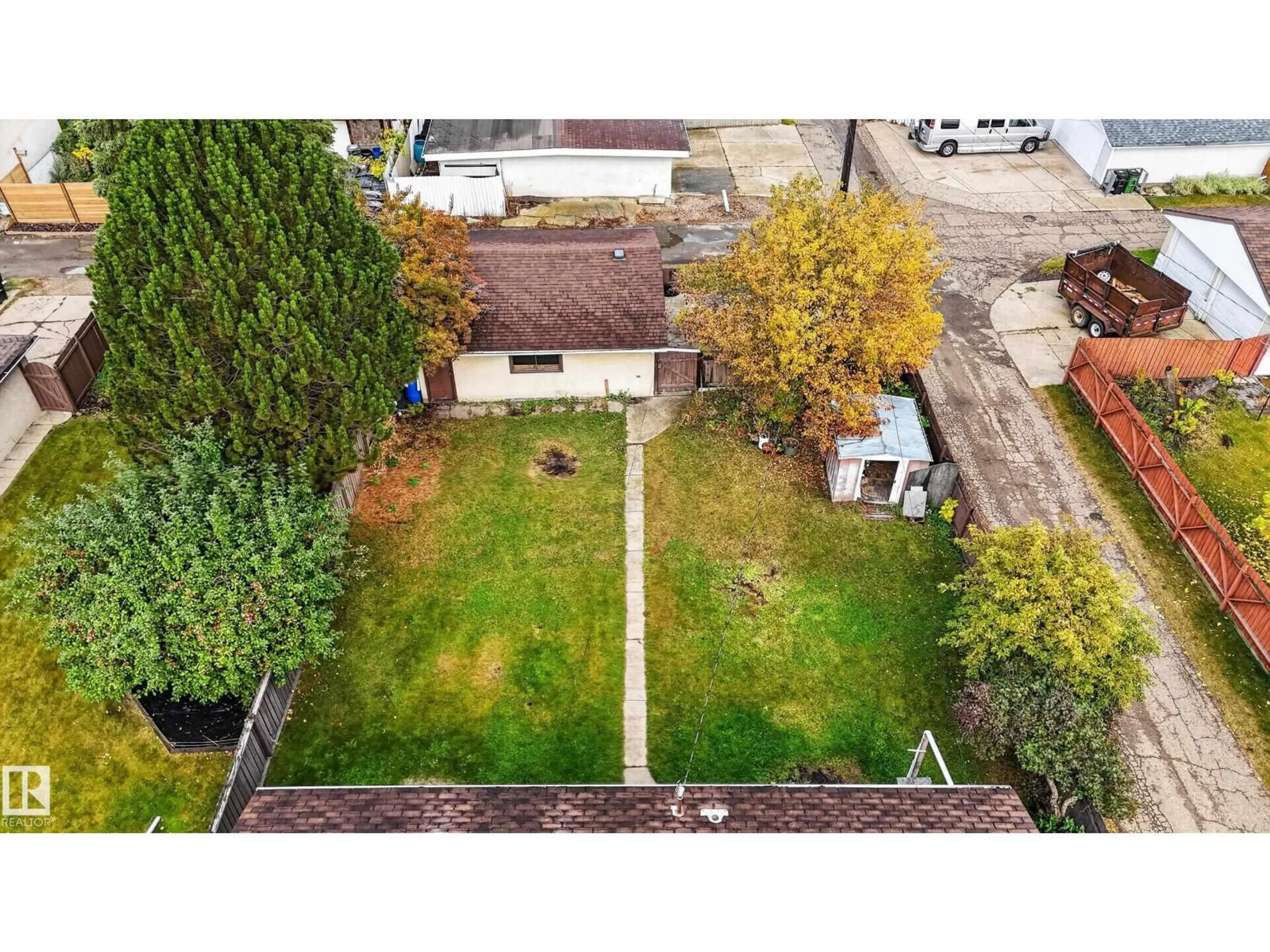 A pic from outside/outdoor area/front of a property/back of a property/a pic from drone, street for 5504 105 AV, Edmonton Alberta T6A1A6