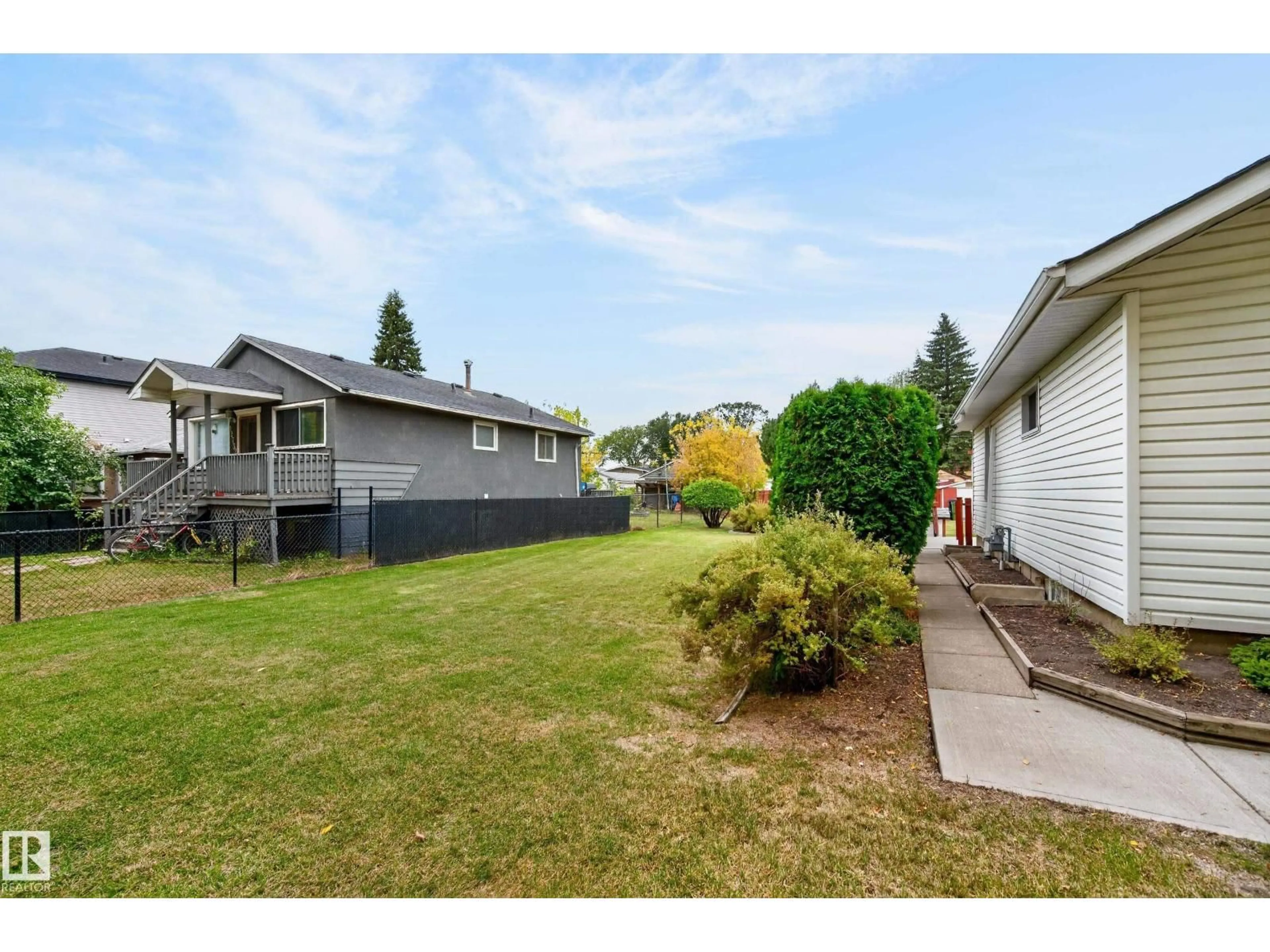 A pic from outside/outdoor area/front of a property/back of a property/a pic from drone, unknown for 12736 116 ST, Edmonton Alberta T5E5H2