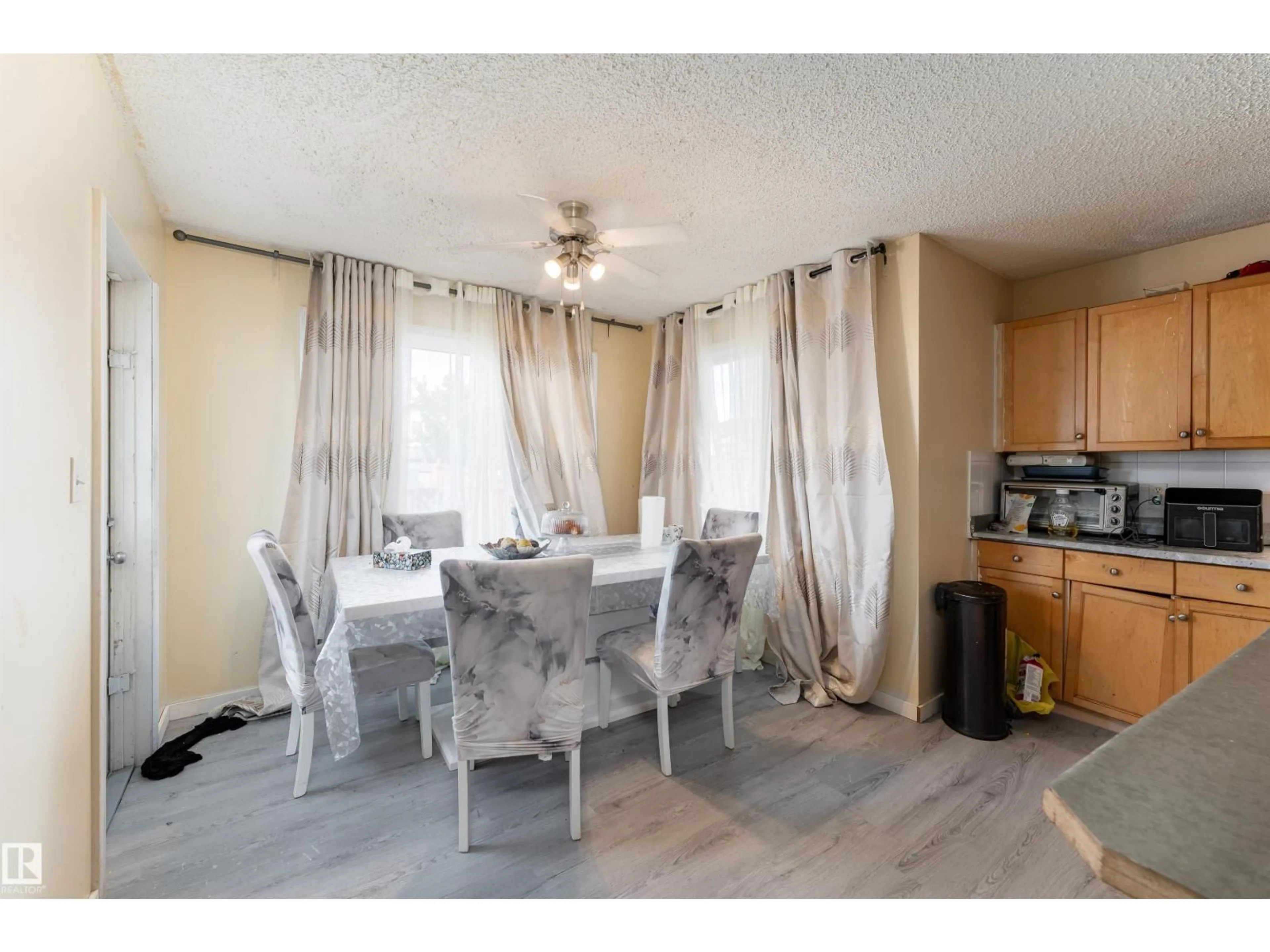 Dining room, wood/laminate floor for 8910 7 AV, Edmonton Alberta T6X1B9