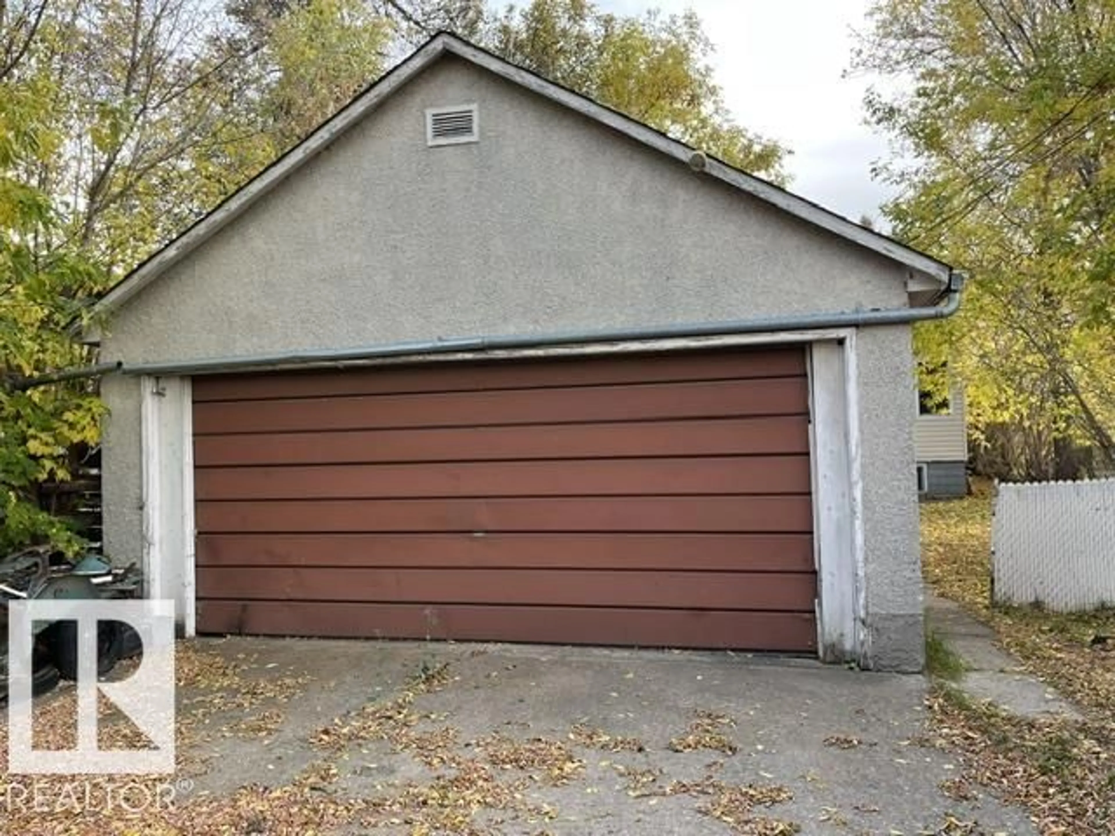 Indoor garage for 8150 78 AV, Edmonton Alberta T6C0N4