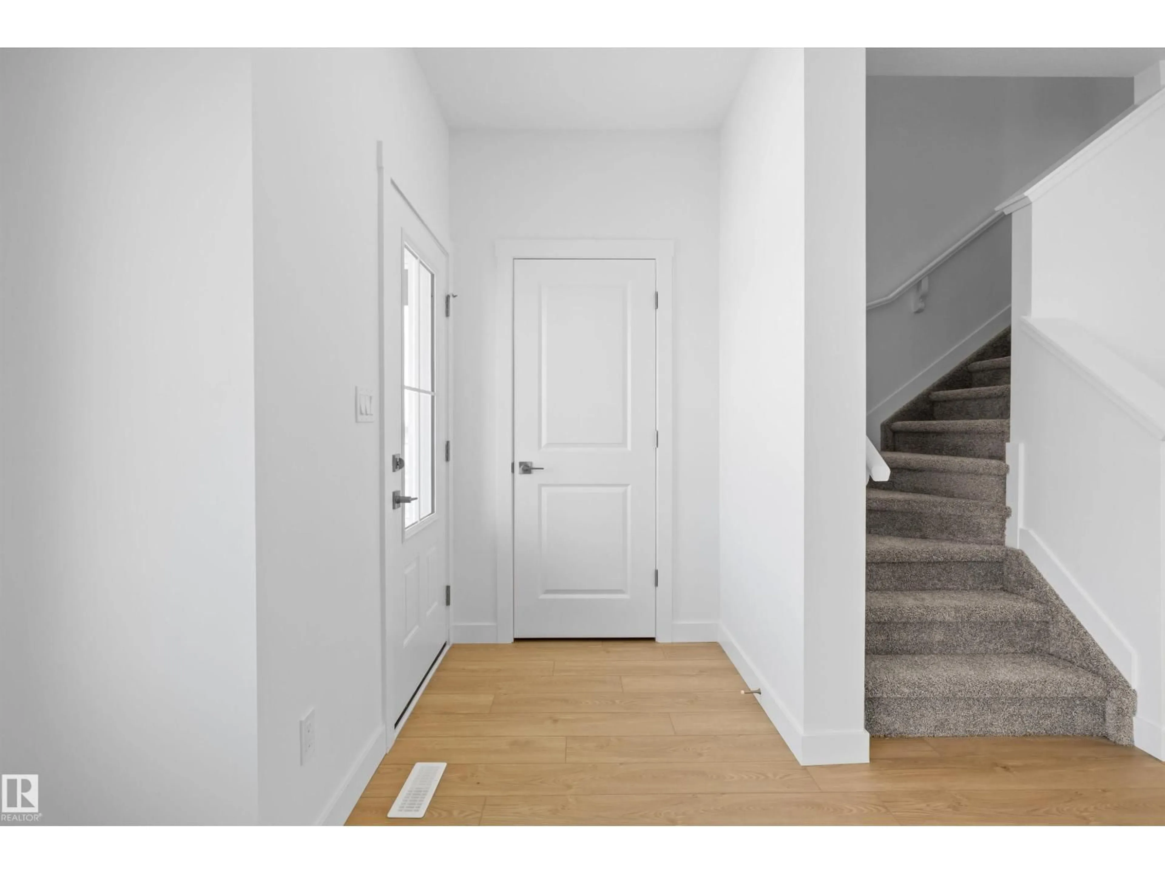 Indoor entryway for 127 SERENO LN, Fort Saskatchewan Alberta T8L0Z9