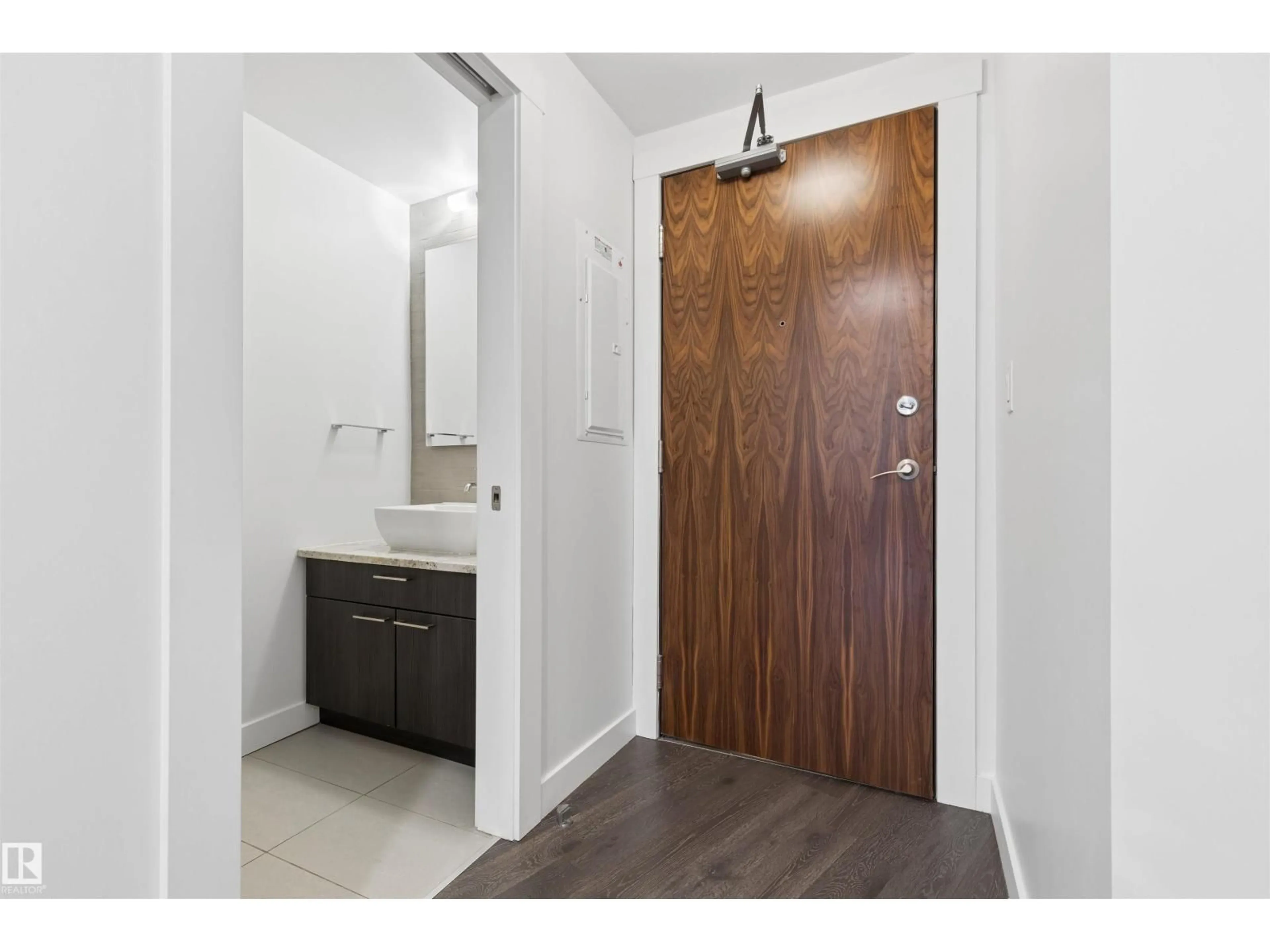 Indoor entryway for #203 - 9720 106 ST, Edmonton Alberta T5K0K8