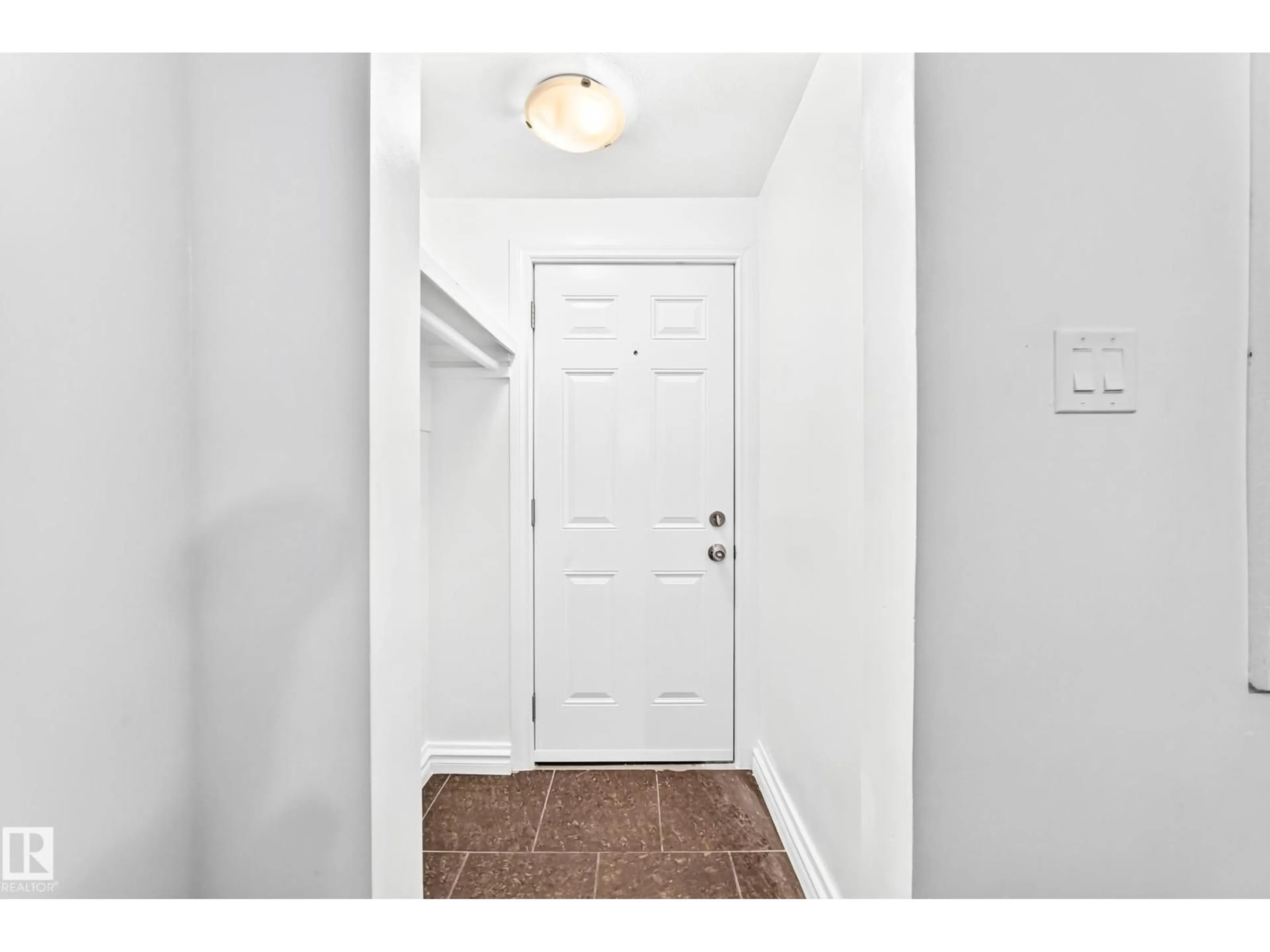 Indoor entryway for NW - 11014 95 ST, Edmonton Alberta T5H2E8