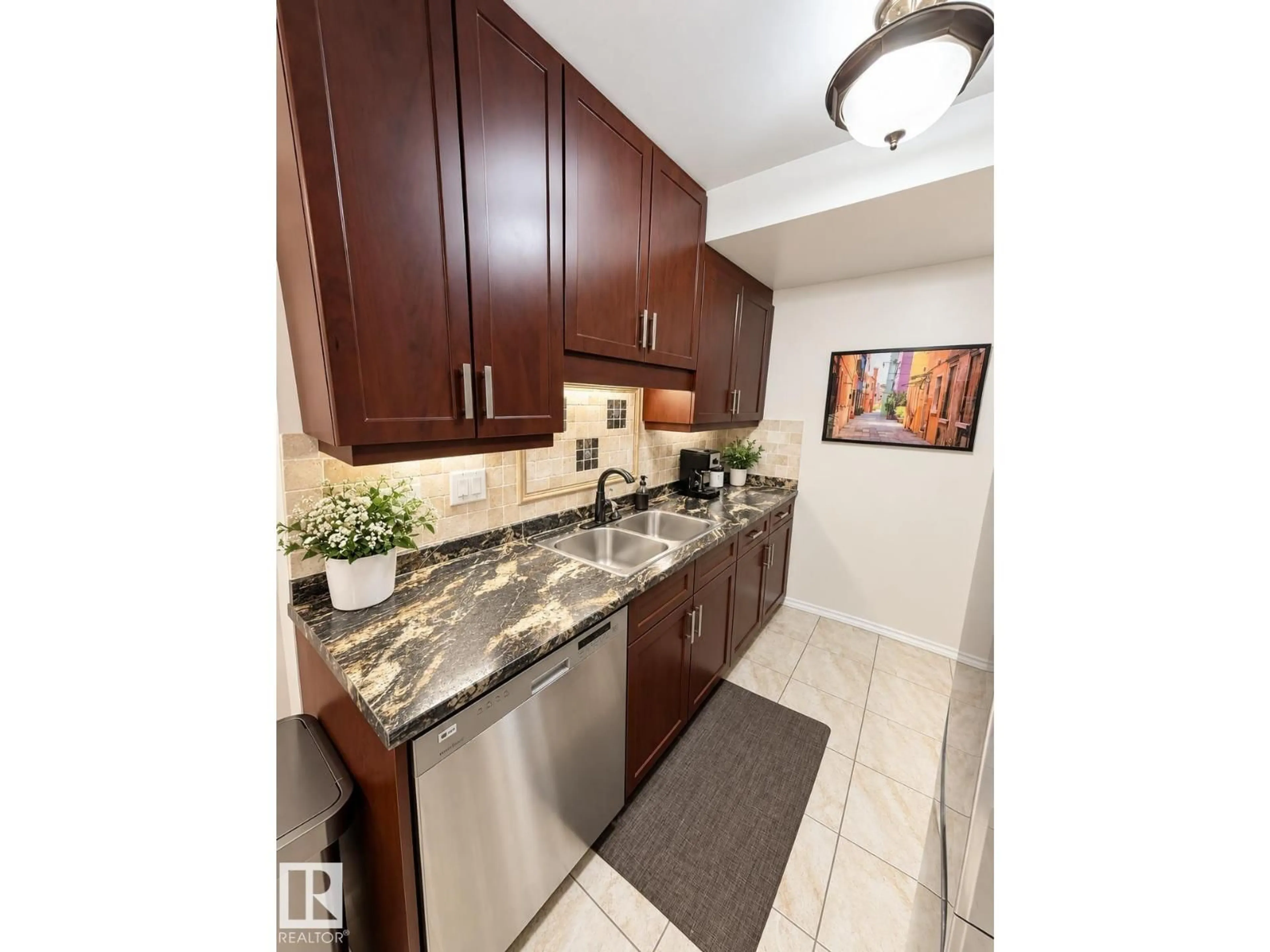 Standard kitchen, ceramic/tile floor for NW - 12034 25 AVE, Edmonton Alberta T6J4L3