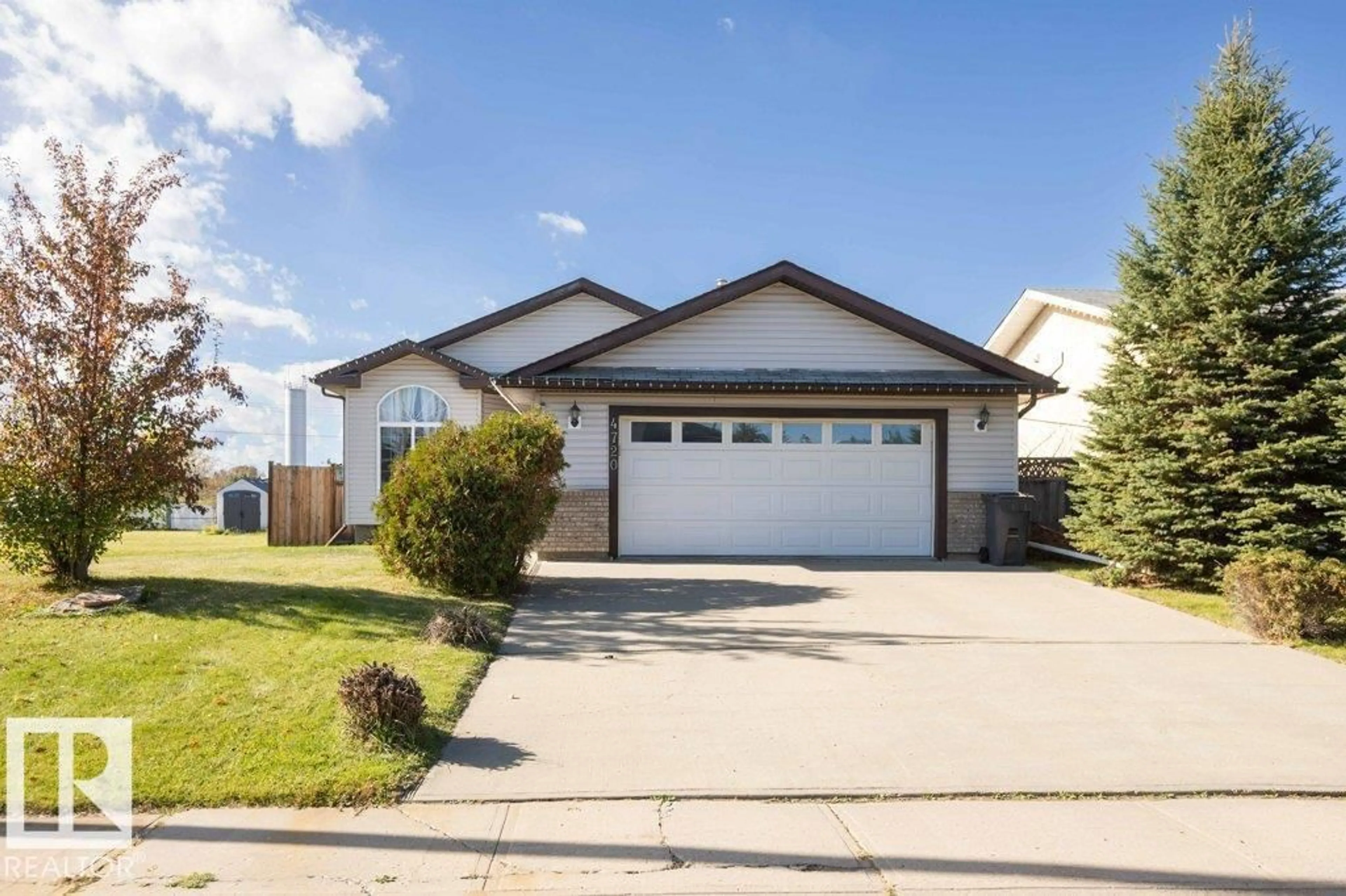 Home with vinyl exterior material, street for 4720 47 ST, Clyde Alberta T0G0P0