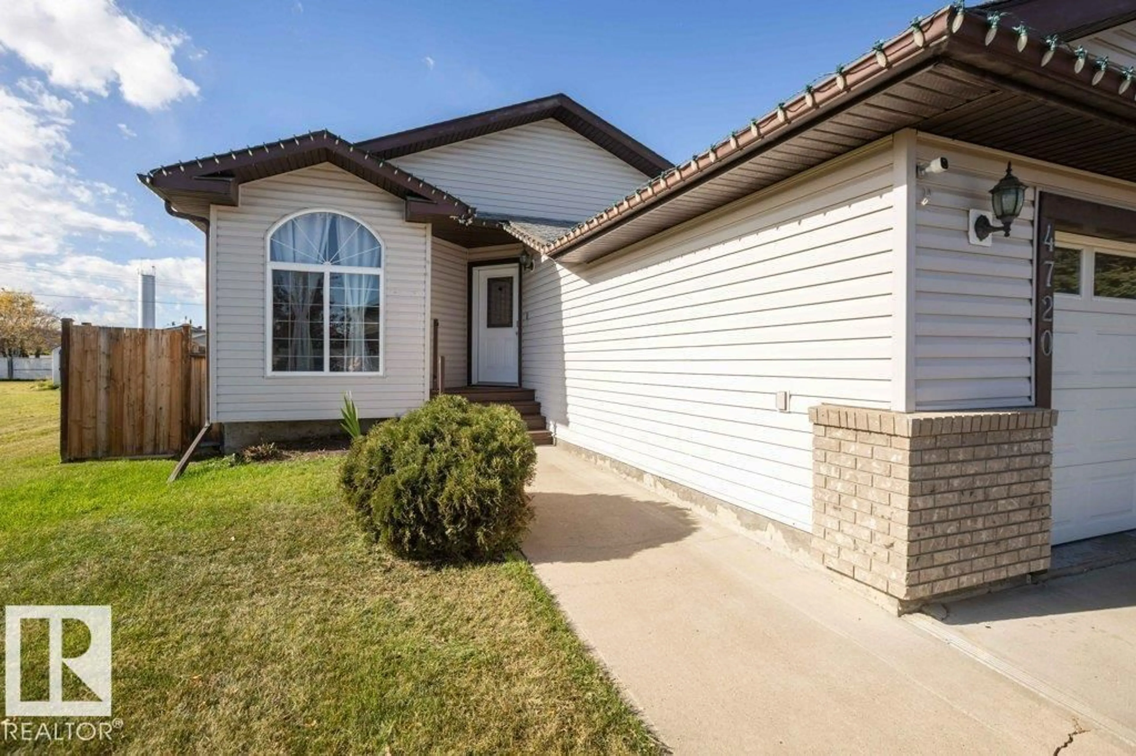 Home with vinyl exterior material, street for 4720 47 ST, Clyde Alberta T0G0P0
