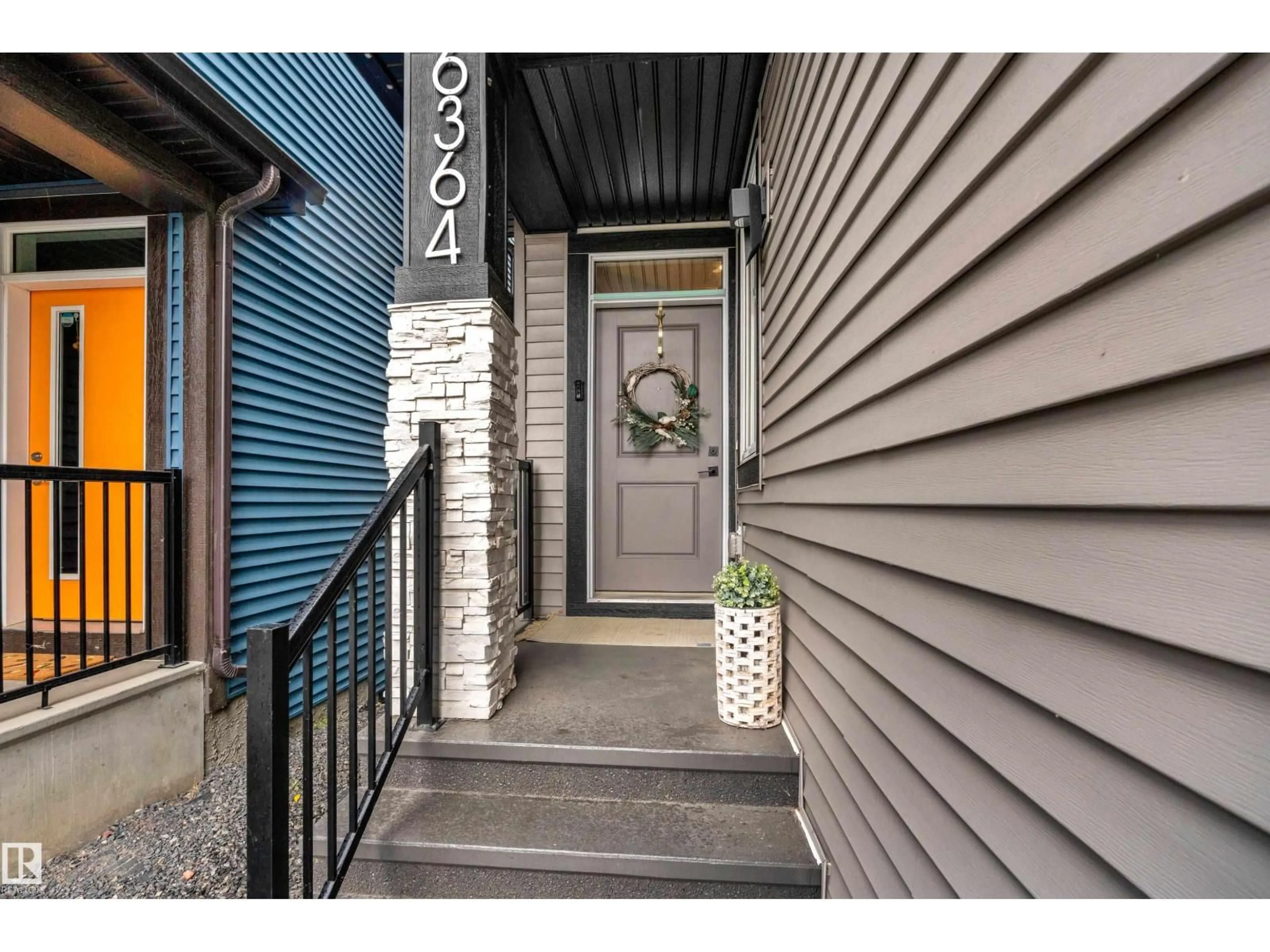Indoor entryway for 6364 174 AV, Edmonton Alberta T5Y3Y3