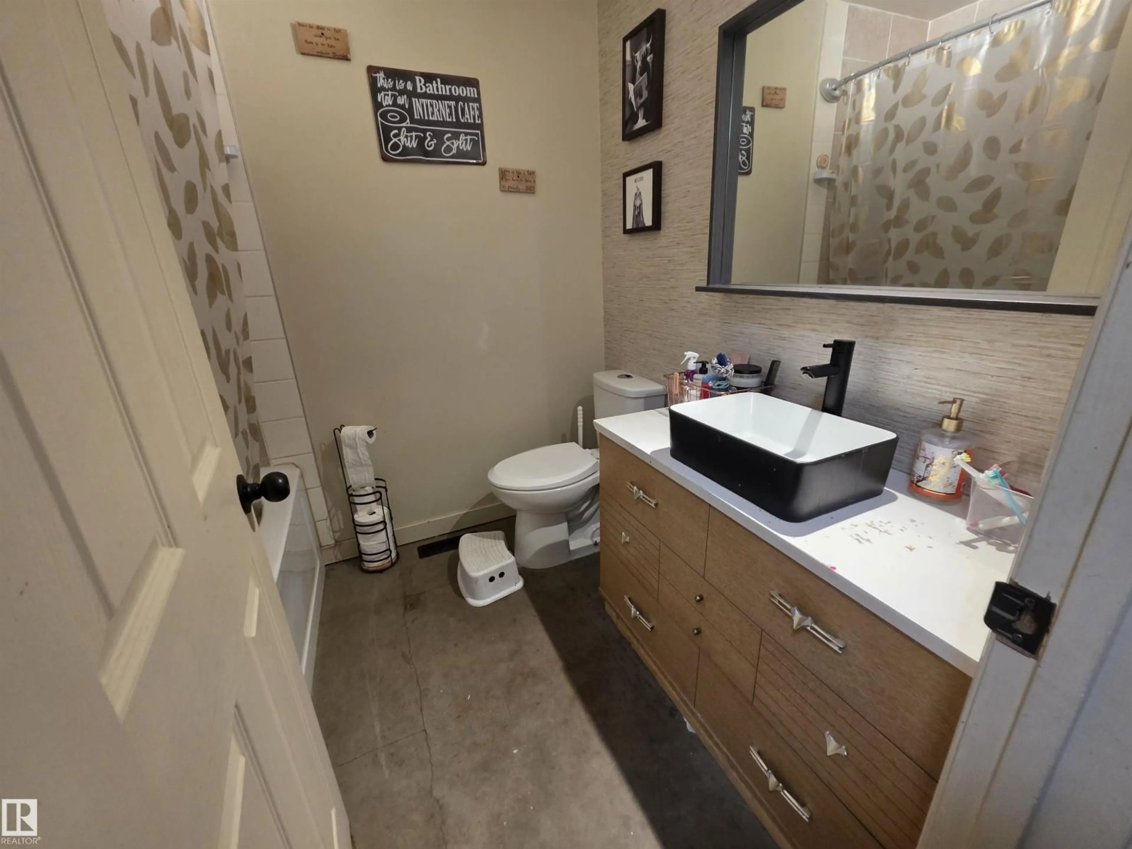 A pic of a room for 28 53111 RGE ROAD 22, Rural Parkland County Alberta T7Y2J4
