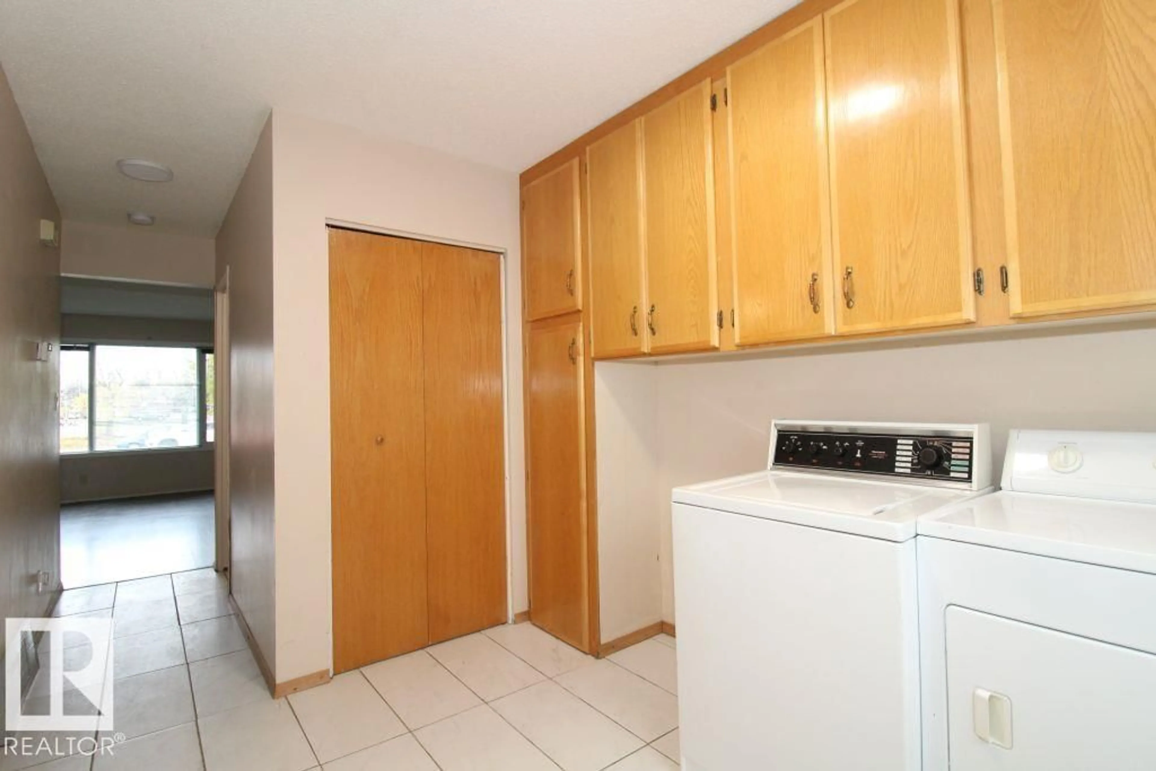 Standard kitchen, unknown for 11393 22 AV, Edmonton Alberta T6J4V8