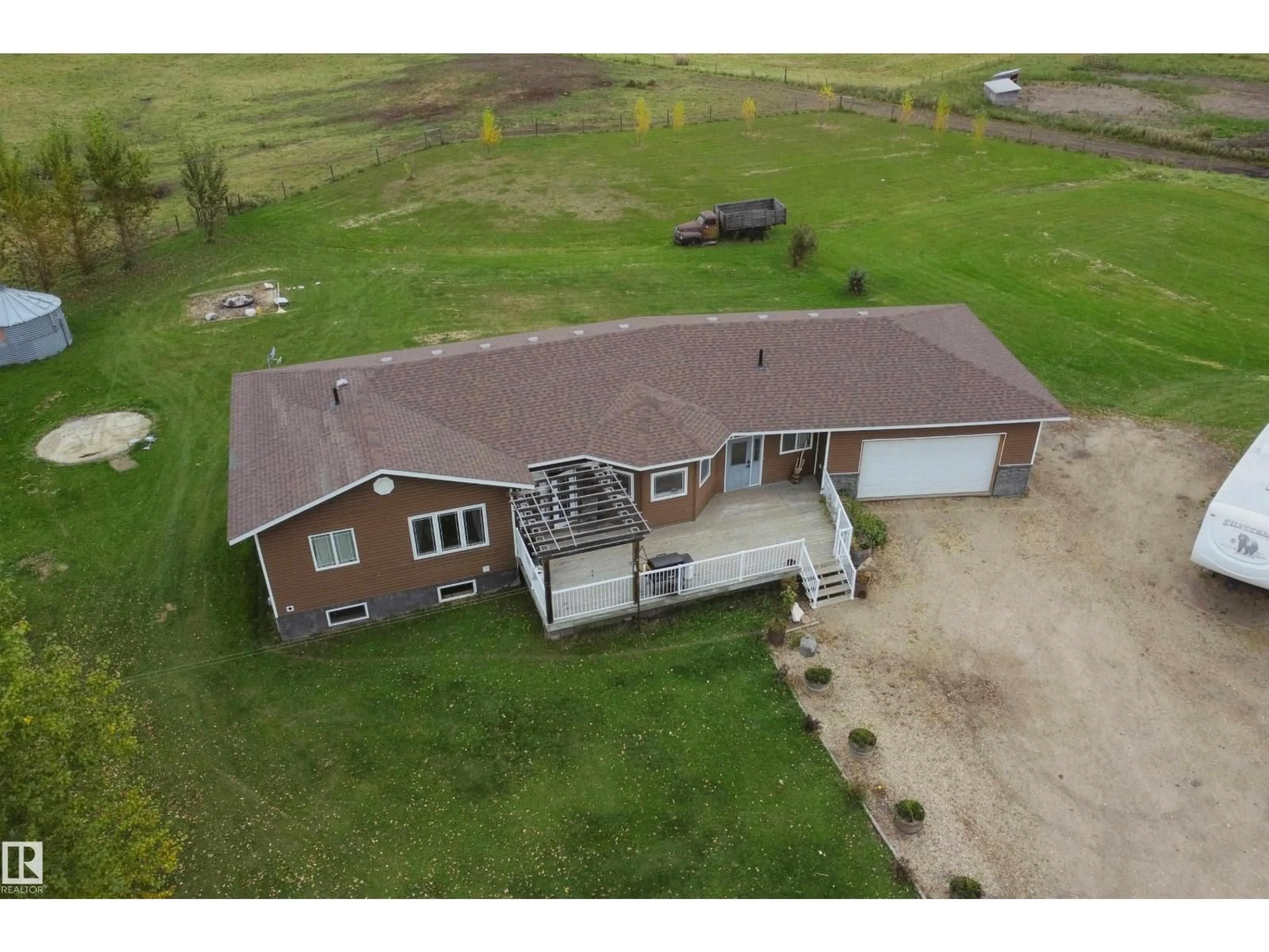 A pic from outside/outdoor area/front of a property/back of a property/a pic from drone, building for 59125 RGE RD 50, Rural Barrhead County Alberta T7N1N2