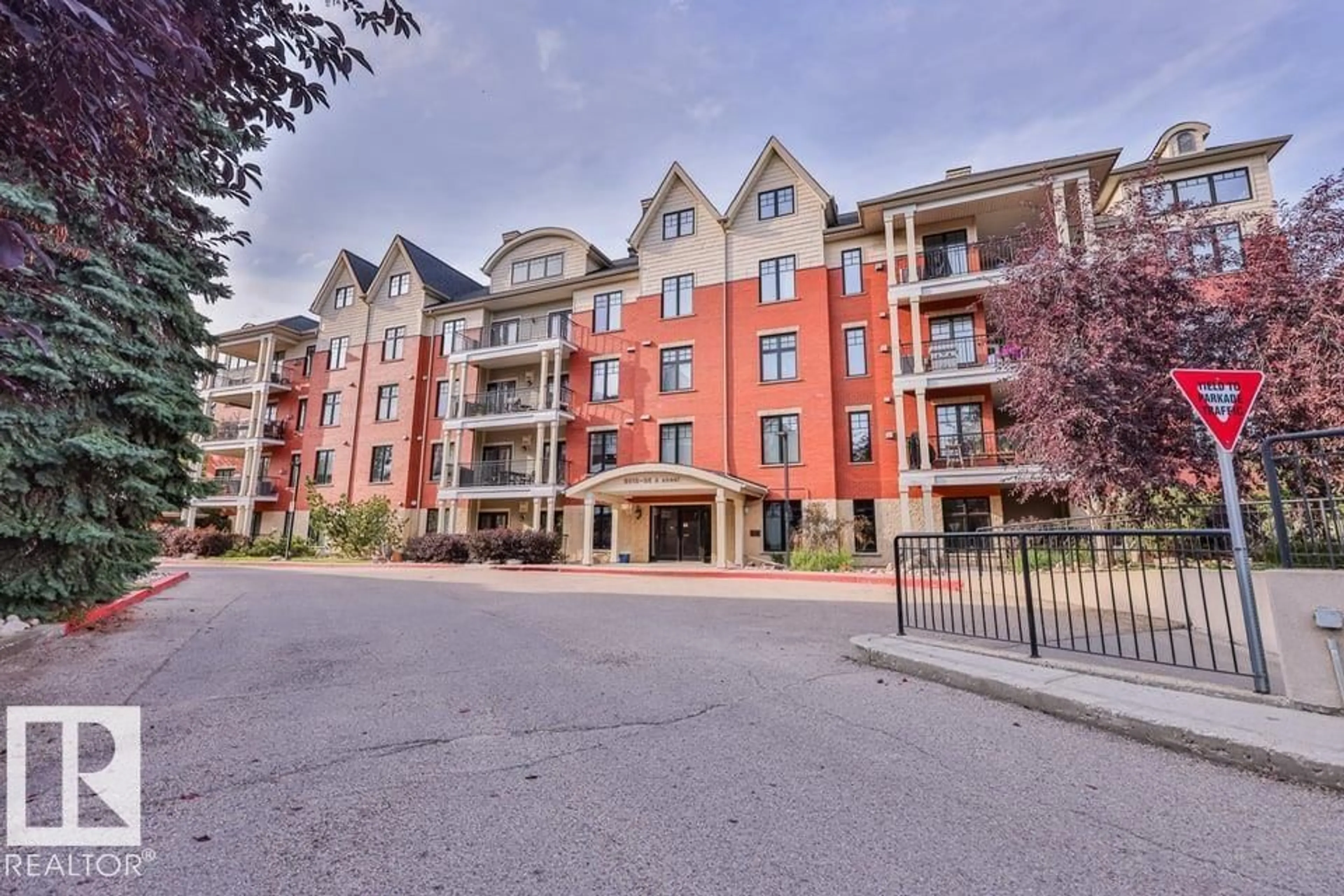 Unknown for 209 - 9819 96A ST, Edmonton Alberta T6A4A2