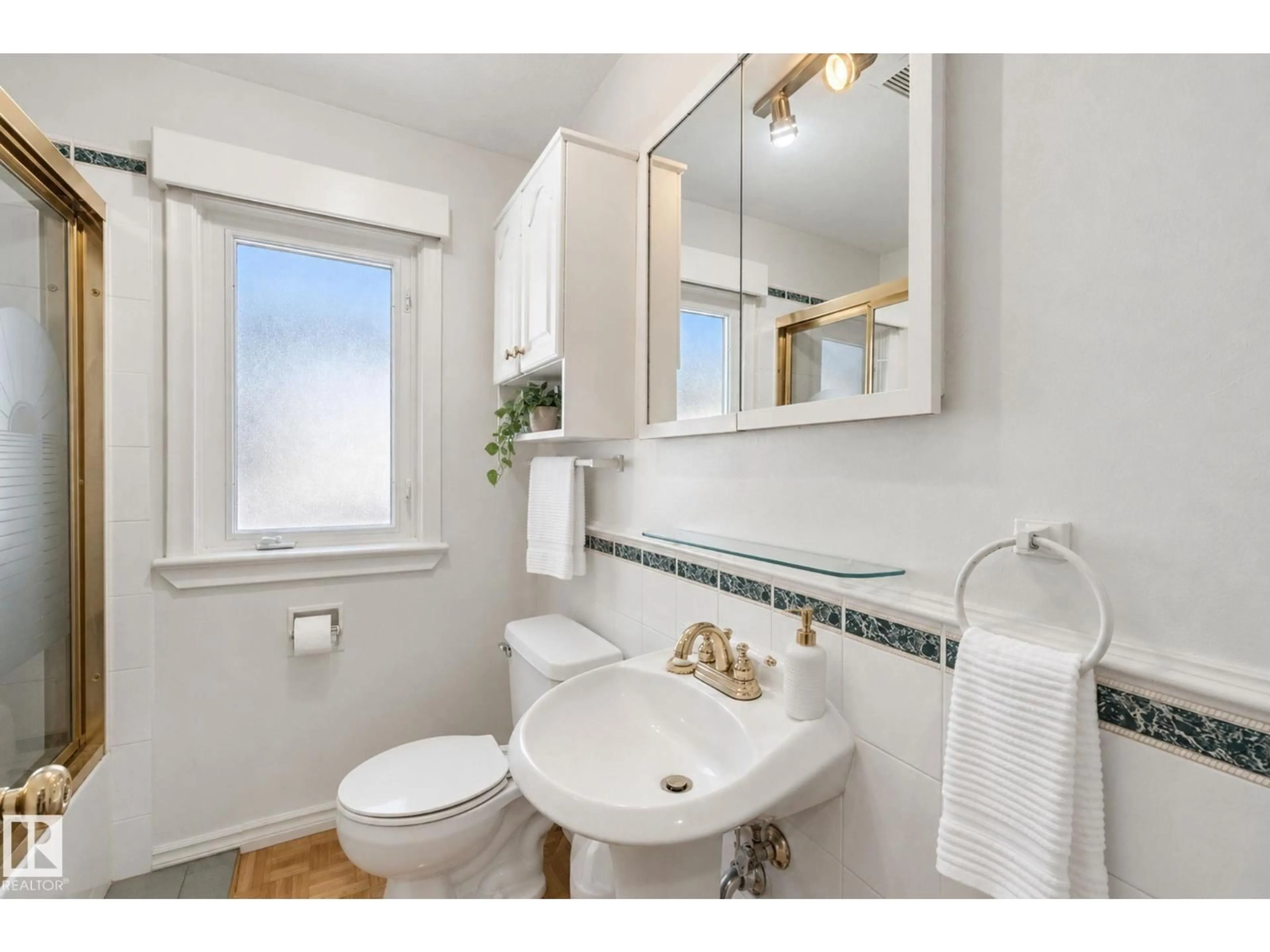 Standard bathroom, ceramic/tile floor for 11946 70 ST, Edmonton Alberta T5B1T9