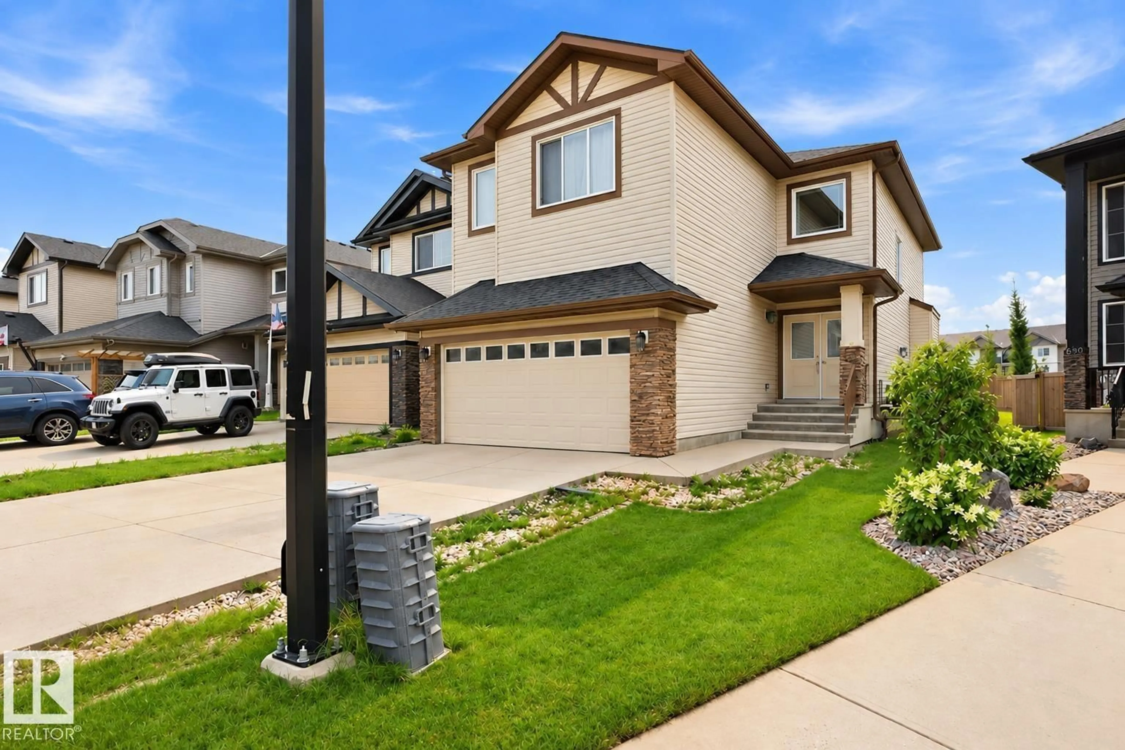 Home with vinyl exterior material, street for 258 ALBANY DR, Edmonton Alberta T6V0L3