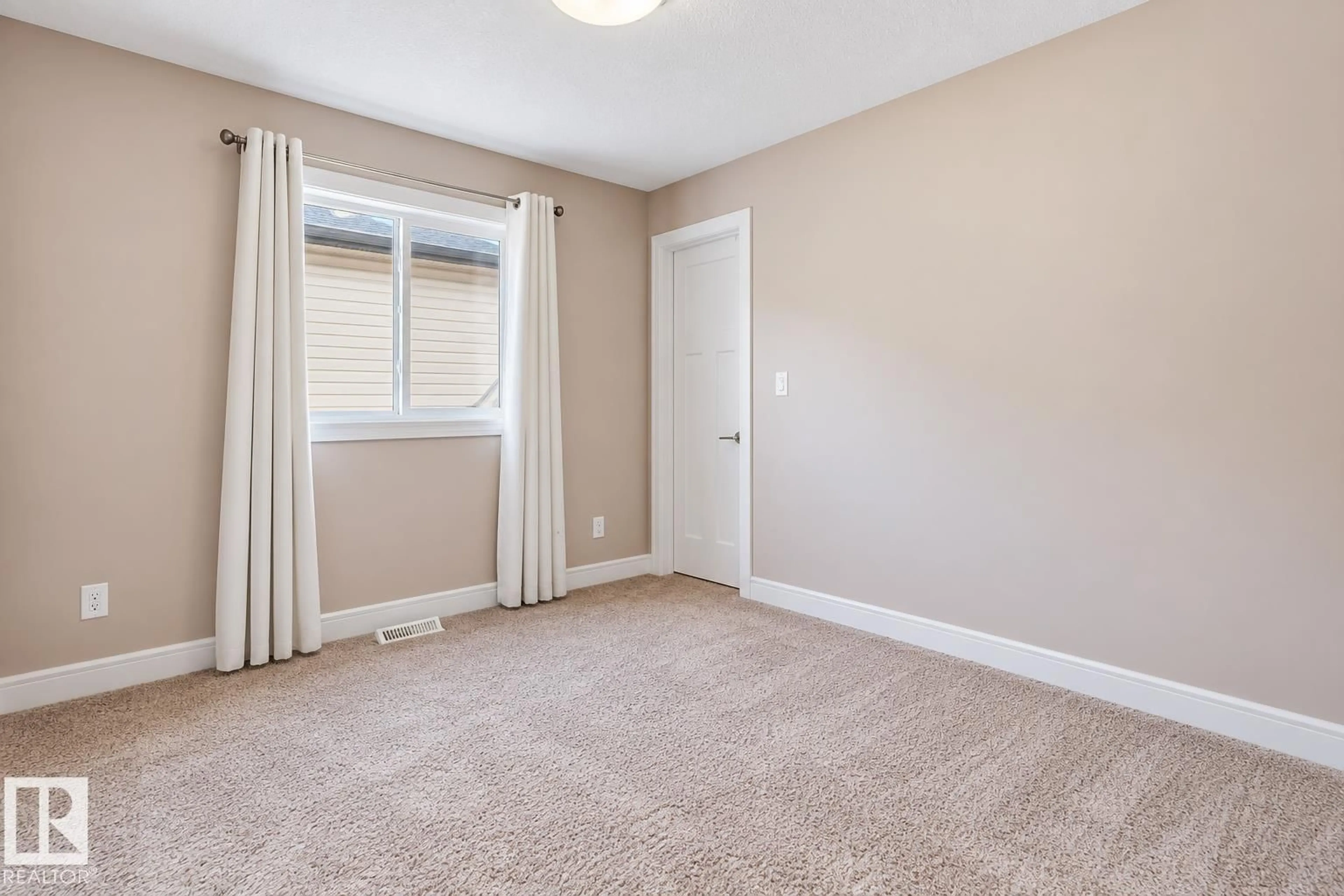 A pic of a room for 258 ALBANY DR, Edmonton Alberta T6V0L3