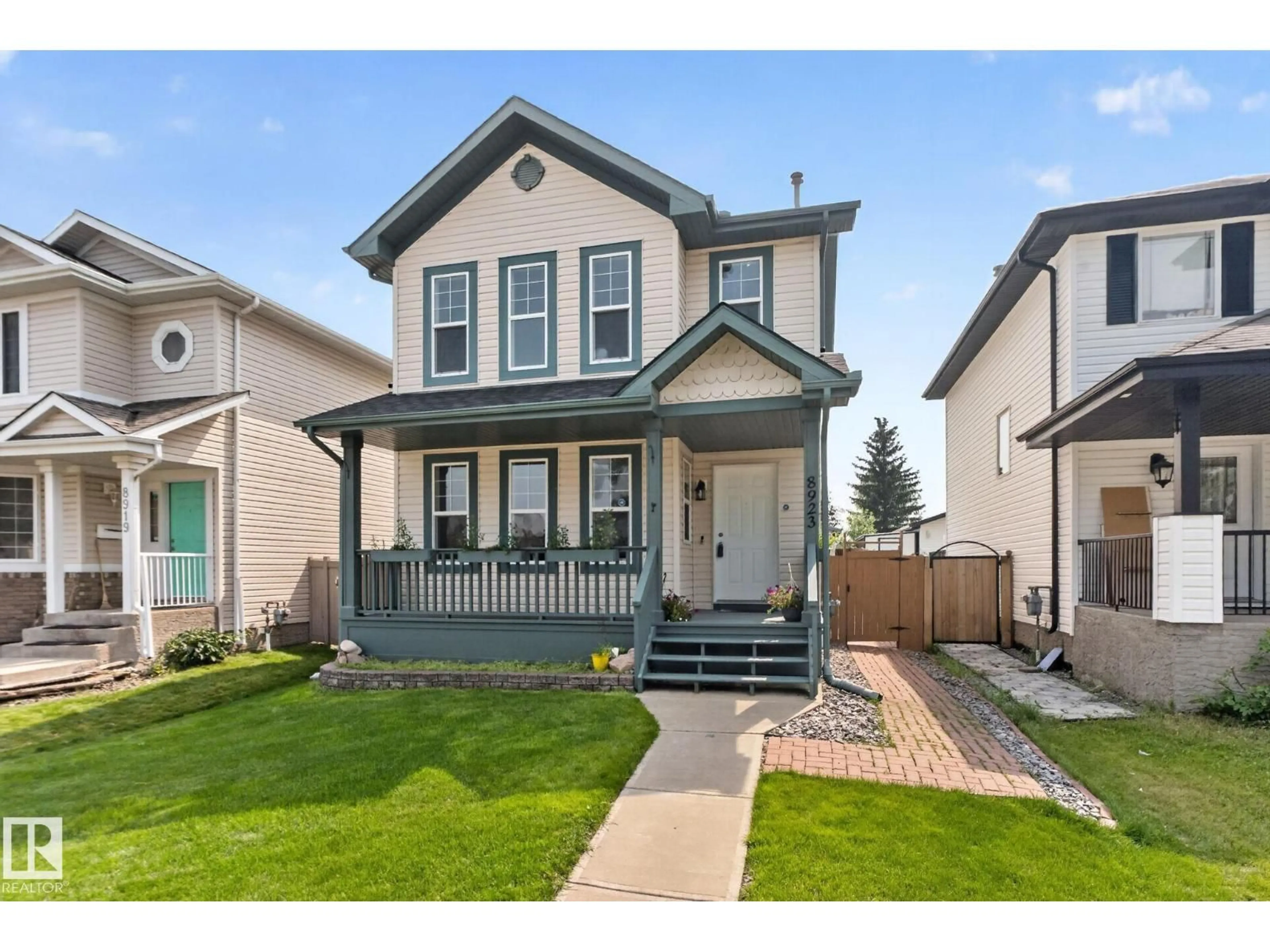 Home with vinyl exterior material, street for 8923 173 AV, Edmonton Alberta T5Z3W6