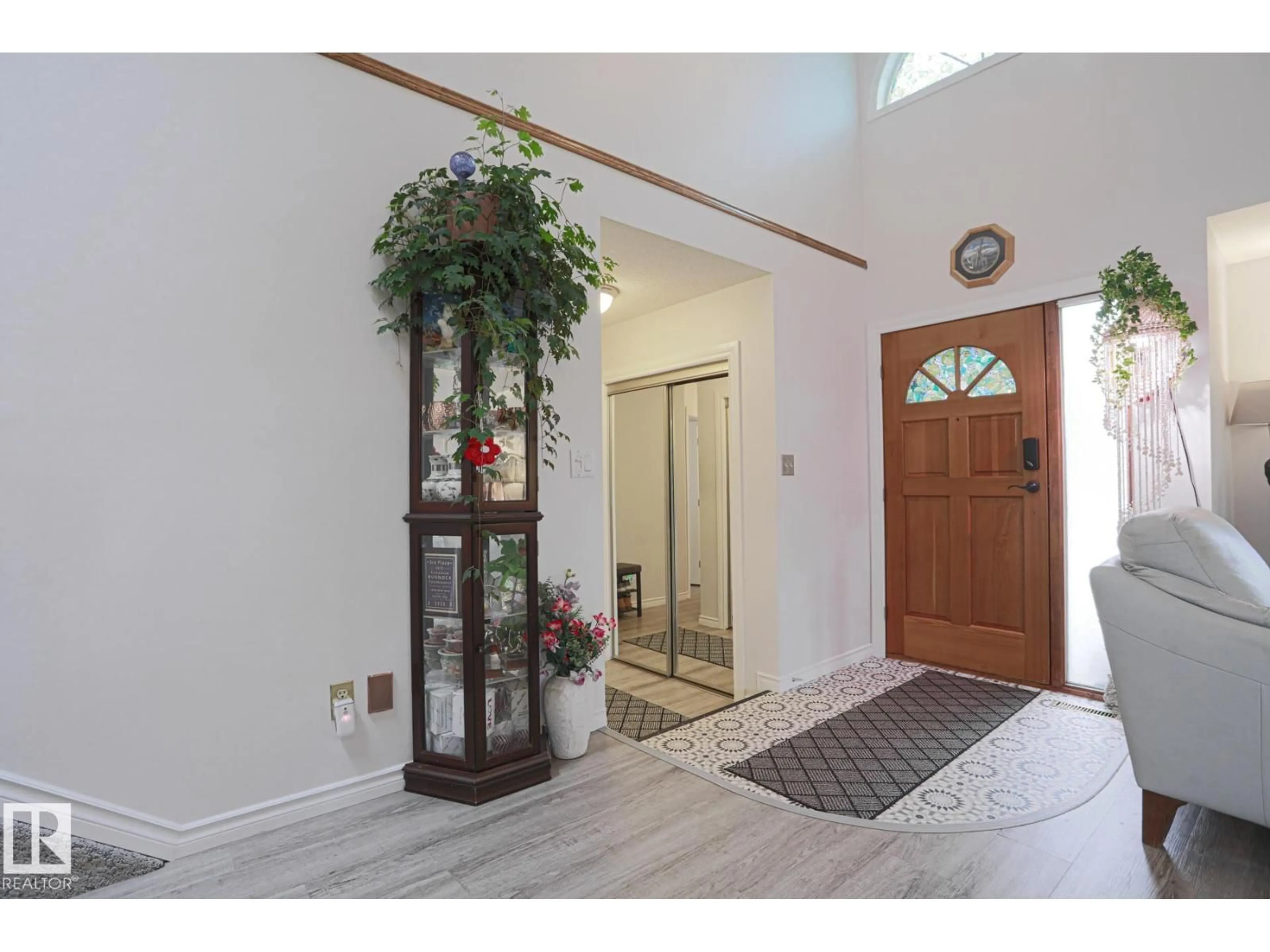 Indoor entryway for NW - 4424 124 AV, Edmonton Alberta T5W5B9