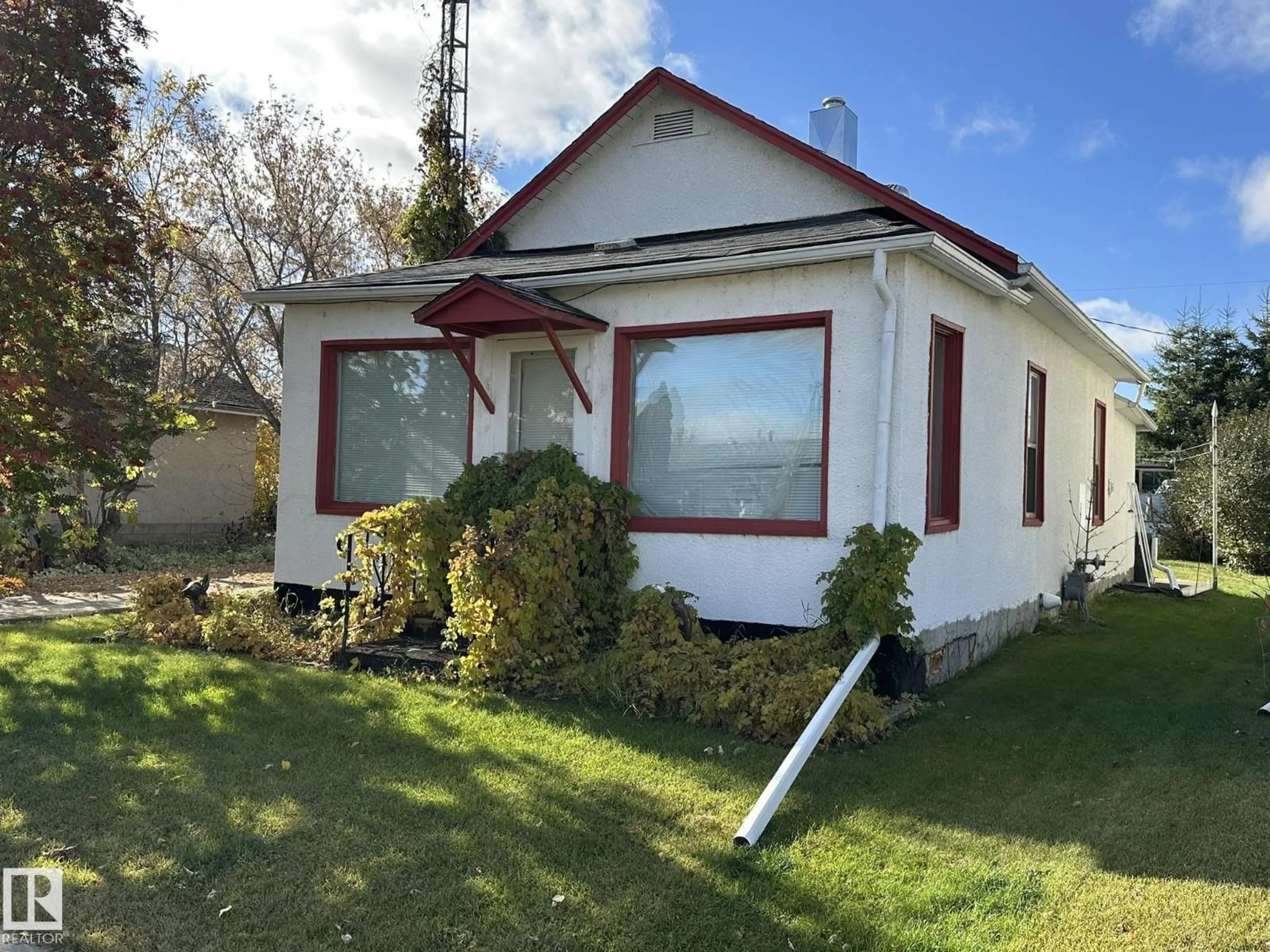 A pic from outside/outdoor area/front of a property/back of a property/a pic from drone, street for 4522 51 ST, Smoky Lake Town Alberta T0A3C0
