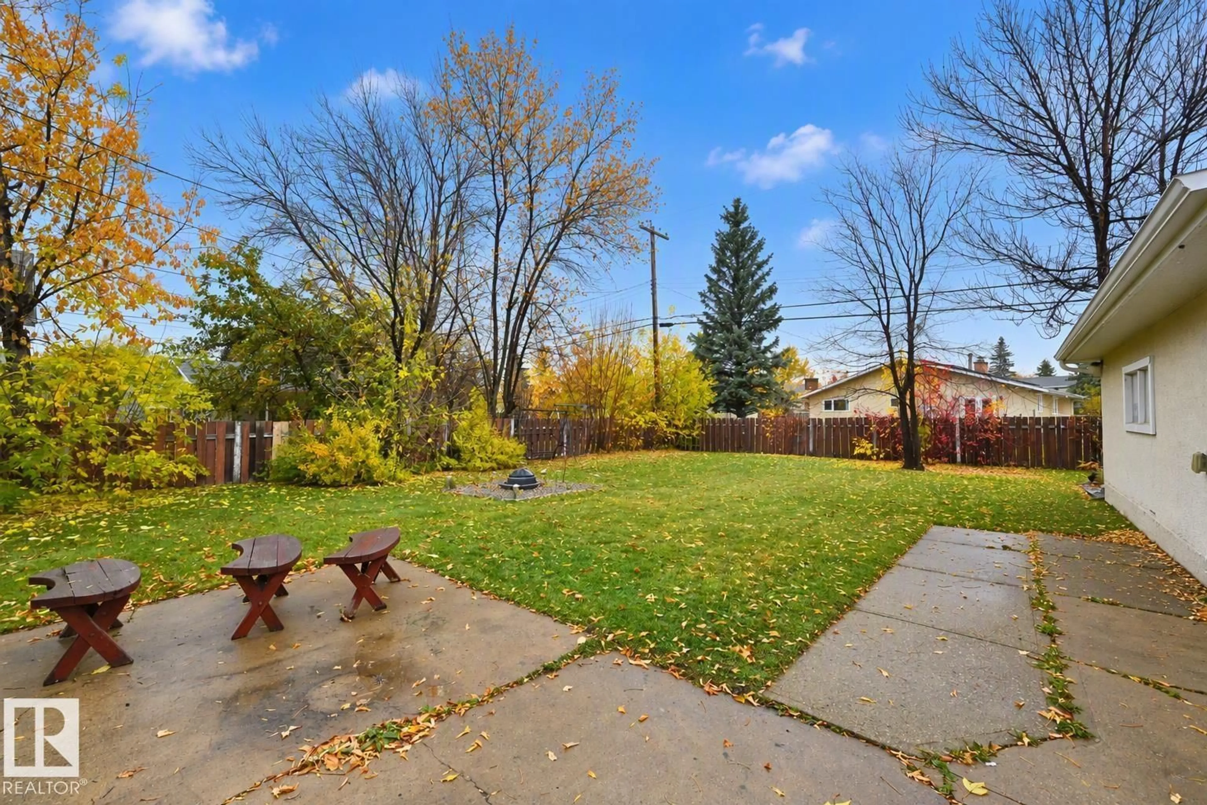 Patio, street for 5014 54 AV, Leduc Alberta T9E5L5