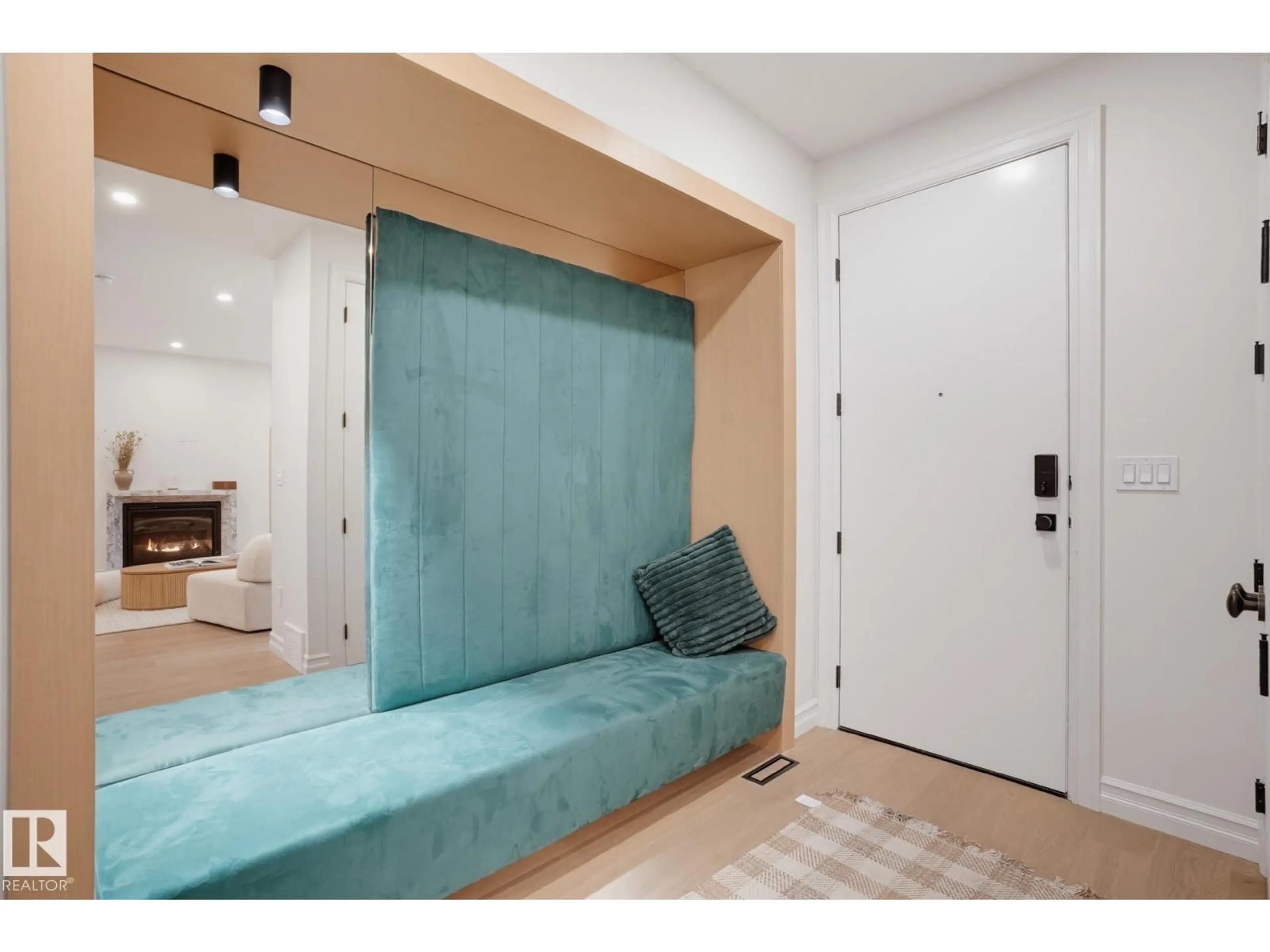 Indoor entryway for A - 7305 155 ST, Edmonton Alberta T5R1V4