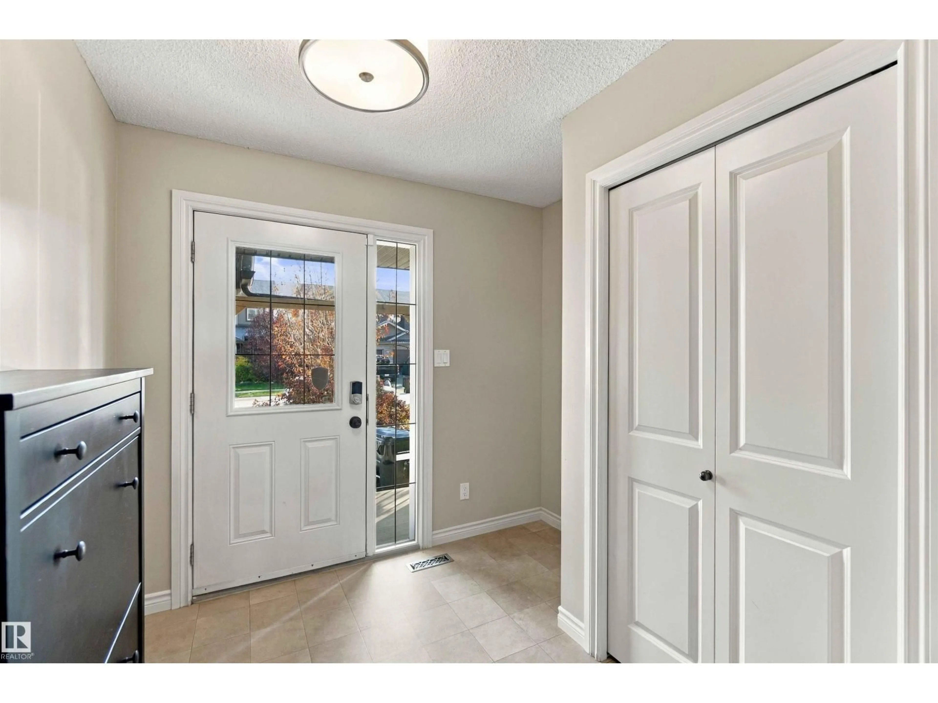 Indoor entryway for 3 PETER ST, Spruce Grove Alberta T7X0R4