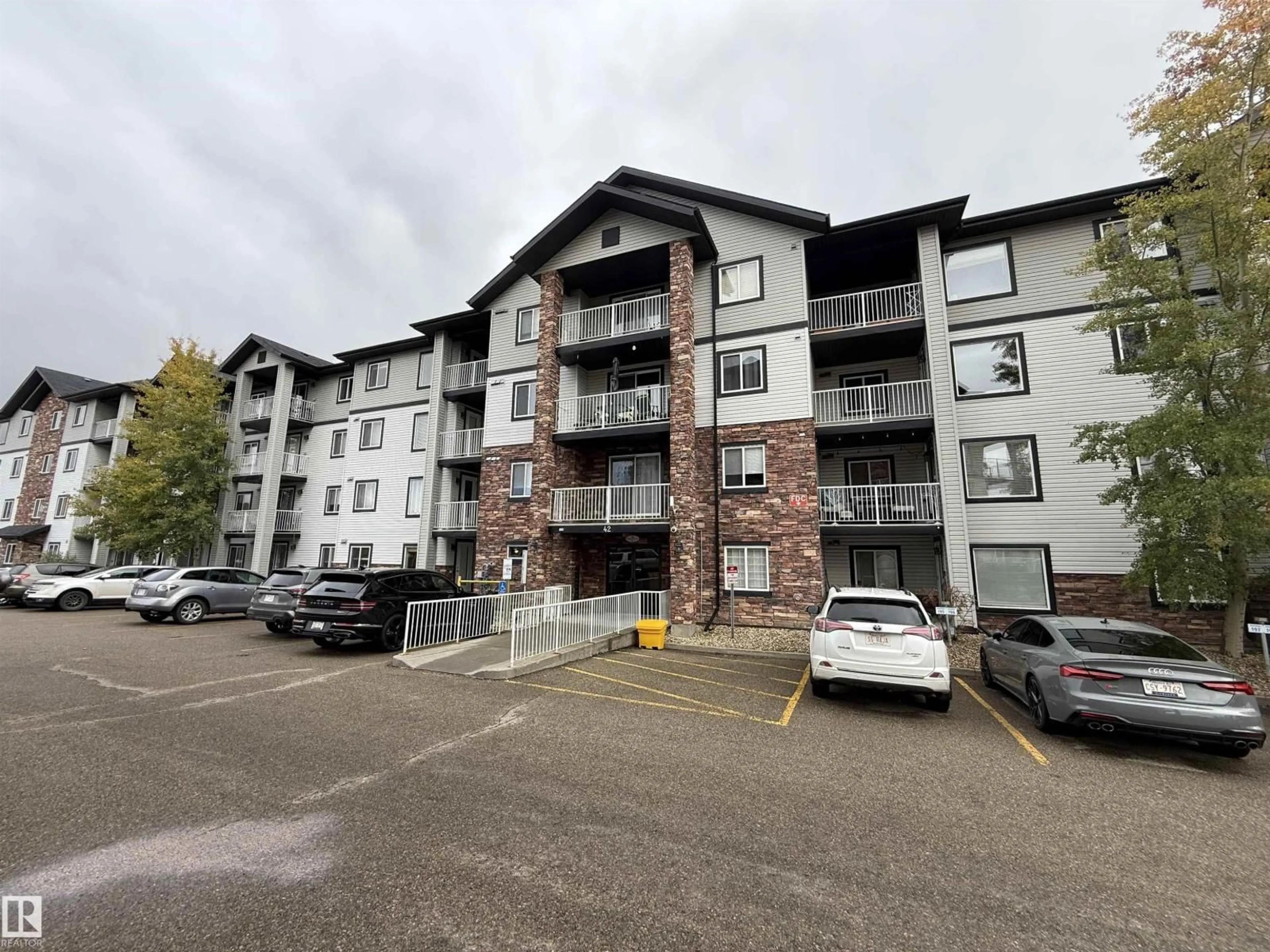 A pic from outside/outdoor area/front of a property/back of a property/a pic from drone, building for 310 SUMMERWOOD BV, Sherwood Park Alberta T8H0C3