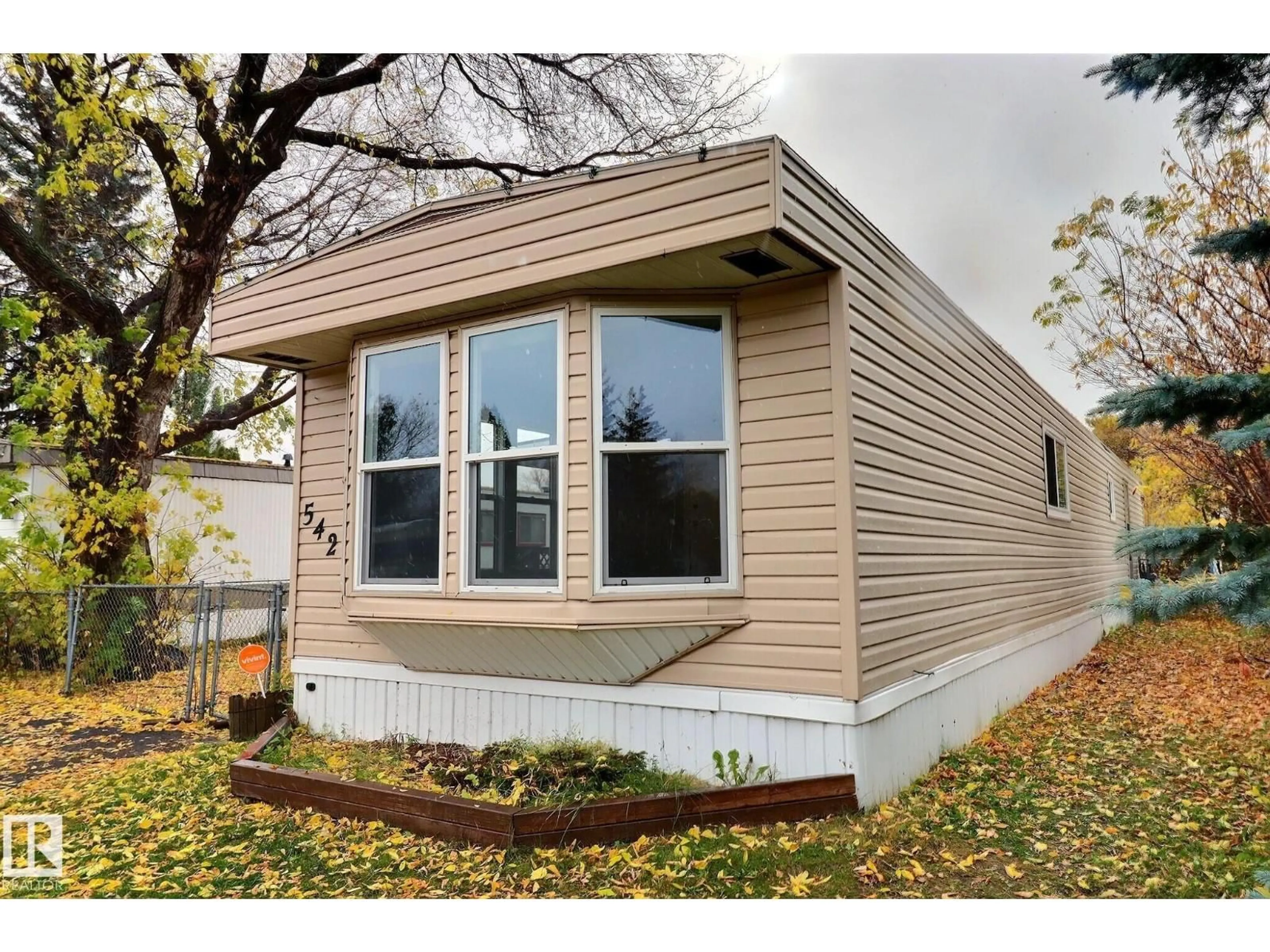 Home with vinyl exterior material, street for 542 EVERGREEN PA, Edmonton Alberta T5Y4M2