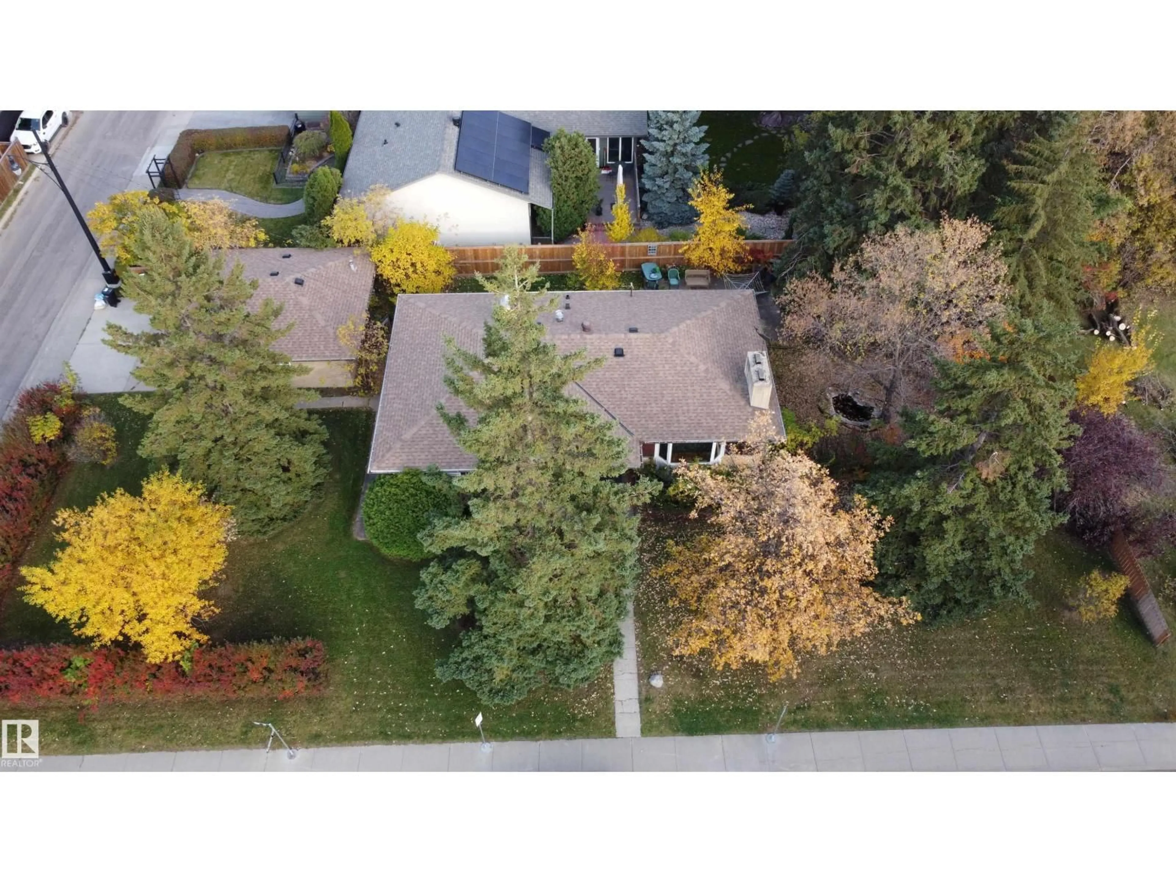 A pic from outside/outdoor area/front of a property/back of a property/a pic from drone, street for 9333 146 ST, Edmonton Alberta T5R0W7