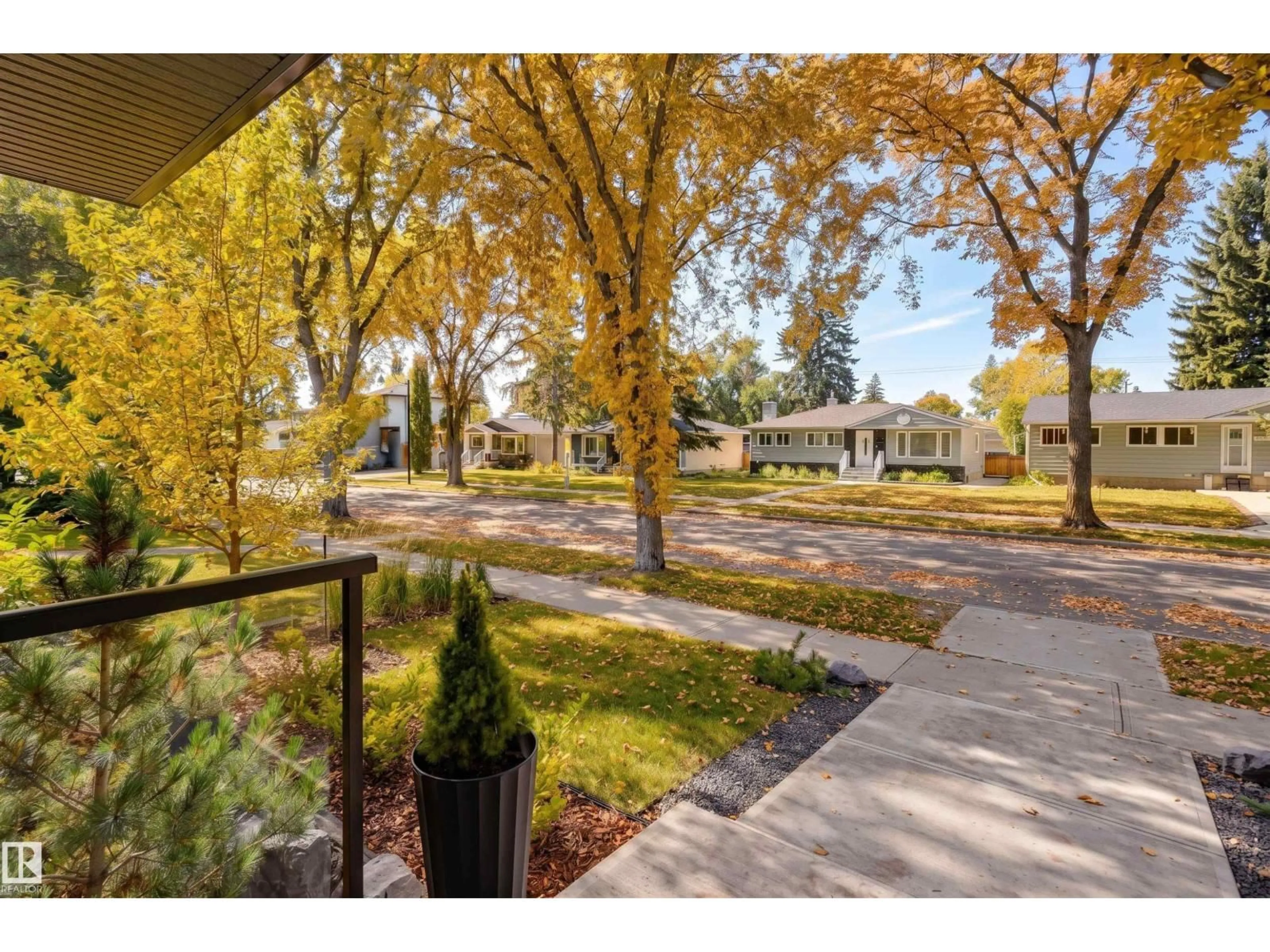 A pic from outside/outdoor area/front of a property/back of a property/a pic from drone, street for 9235 148 ST, Edmonton Alberta T5R1A4