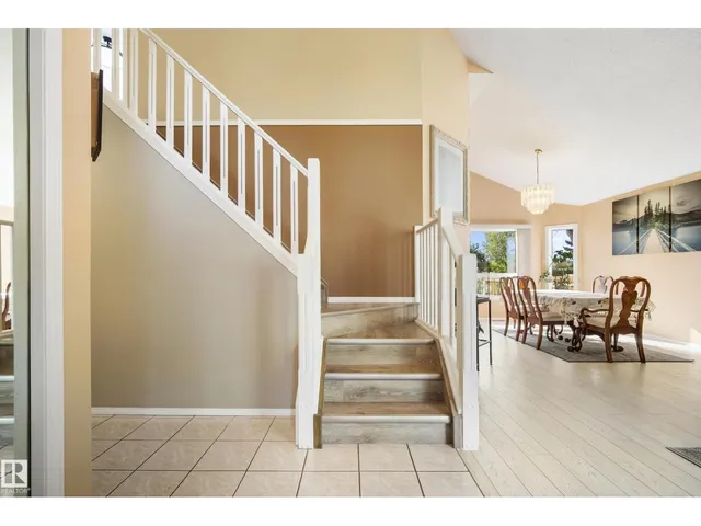 38 DEANE CR, St. Albert 4