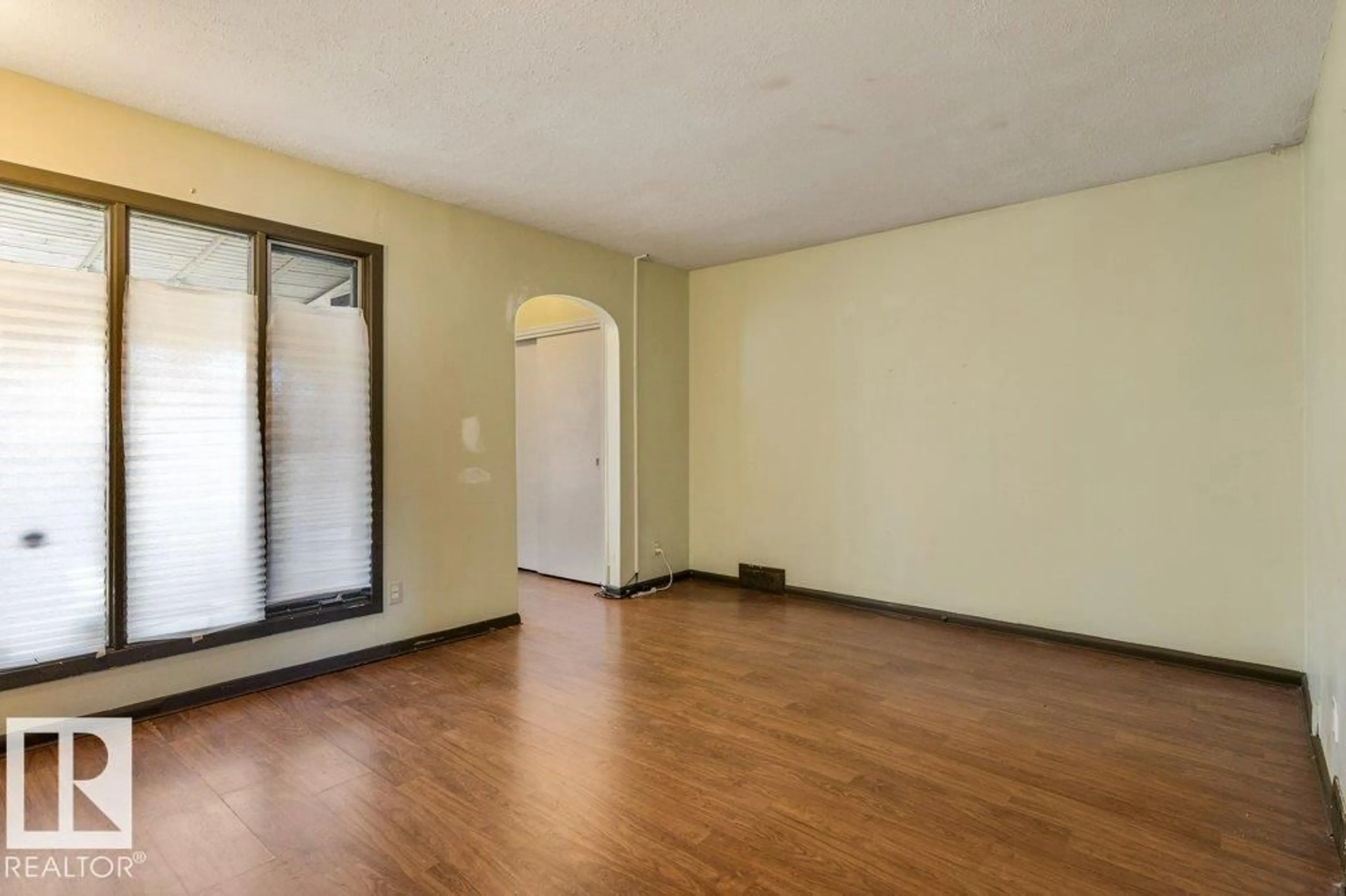 Unknown for 12335 89 ST, Edmonton Alberta T5B3W8