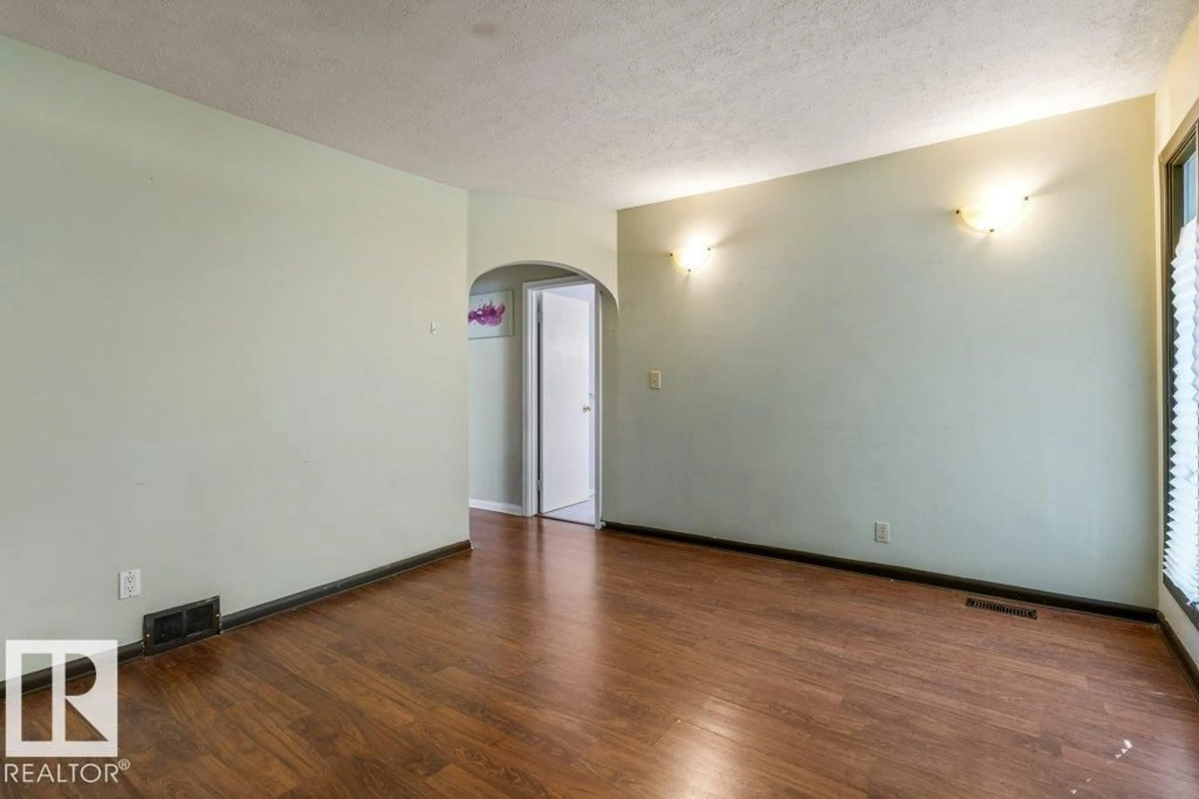 Unknown for 12335 89 ST, Edmonton Alberta T5B3W8