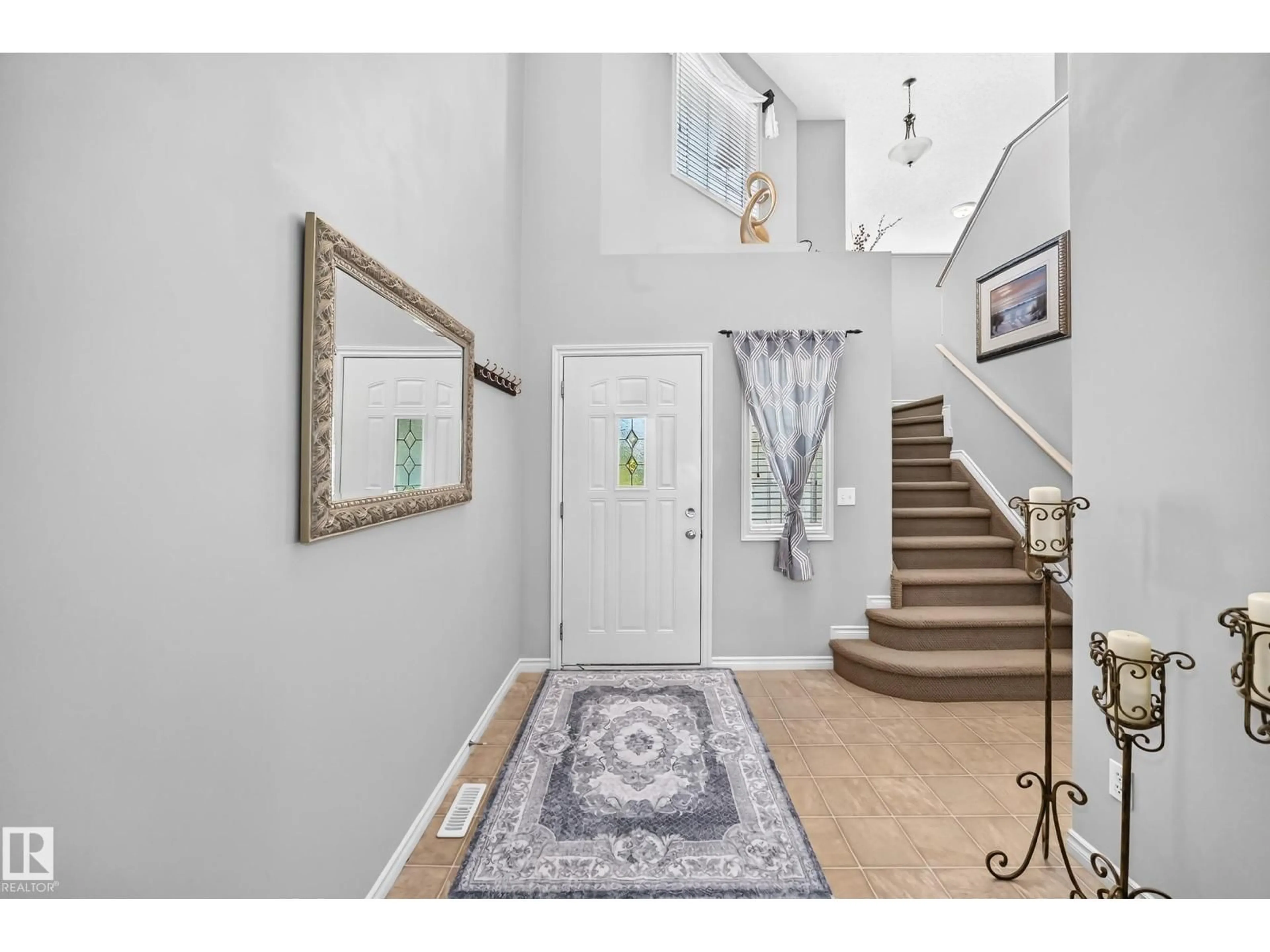 Indoor entryway for 4720 202 ST, Edmonton Alberta T6M2Y1