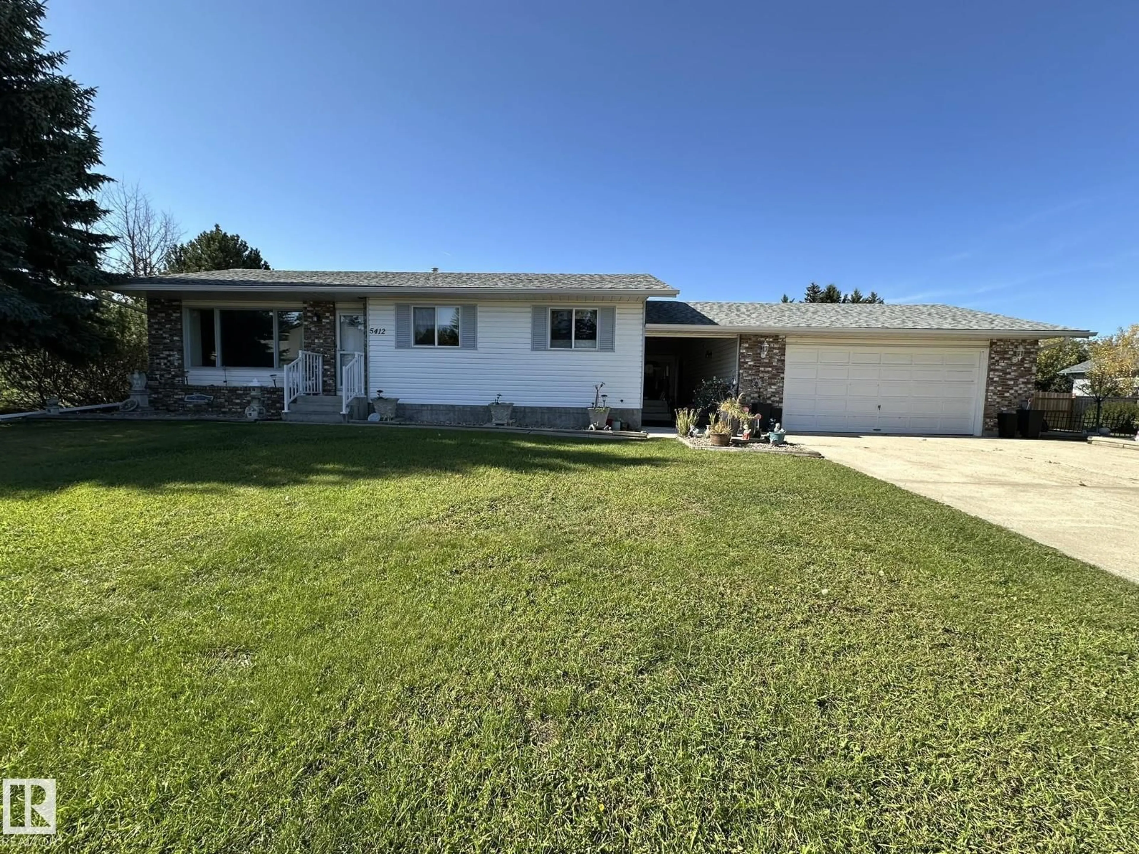 Home with vinyl exterior material, street for 5412 43 ST, Smoky Lake Town Alberta T0A3C0