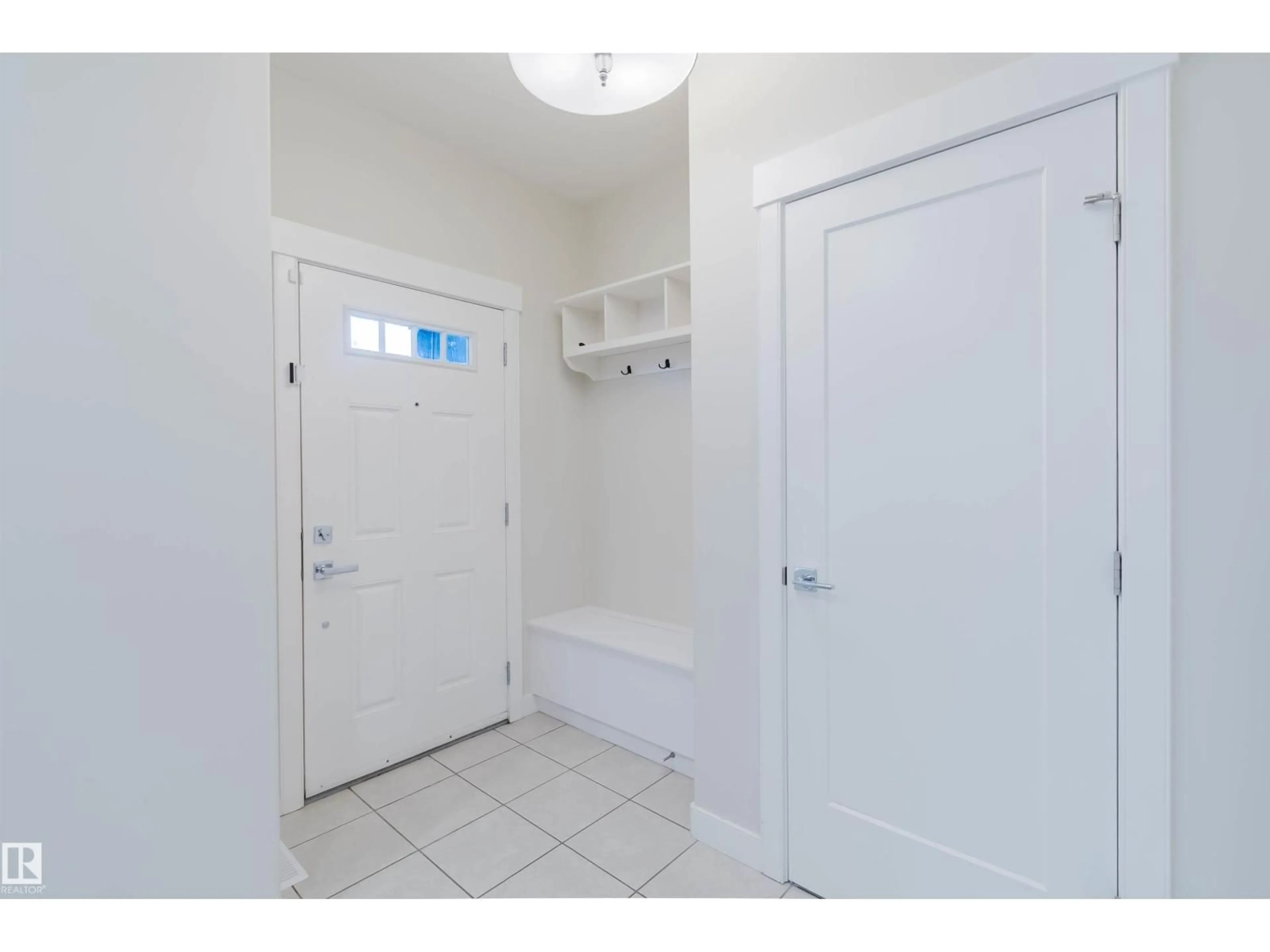 Indoor entryway for 8104 224 ST, Edmonton Alberta T5T7A4