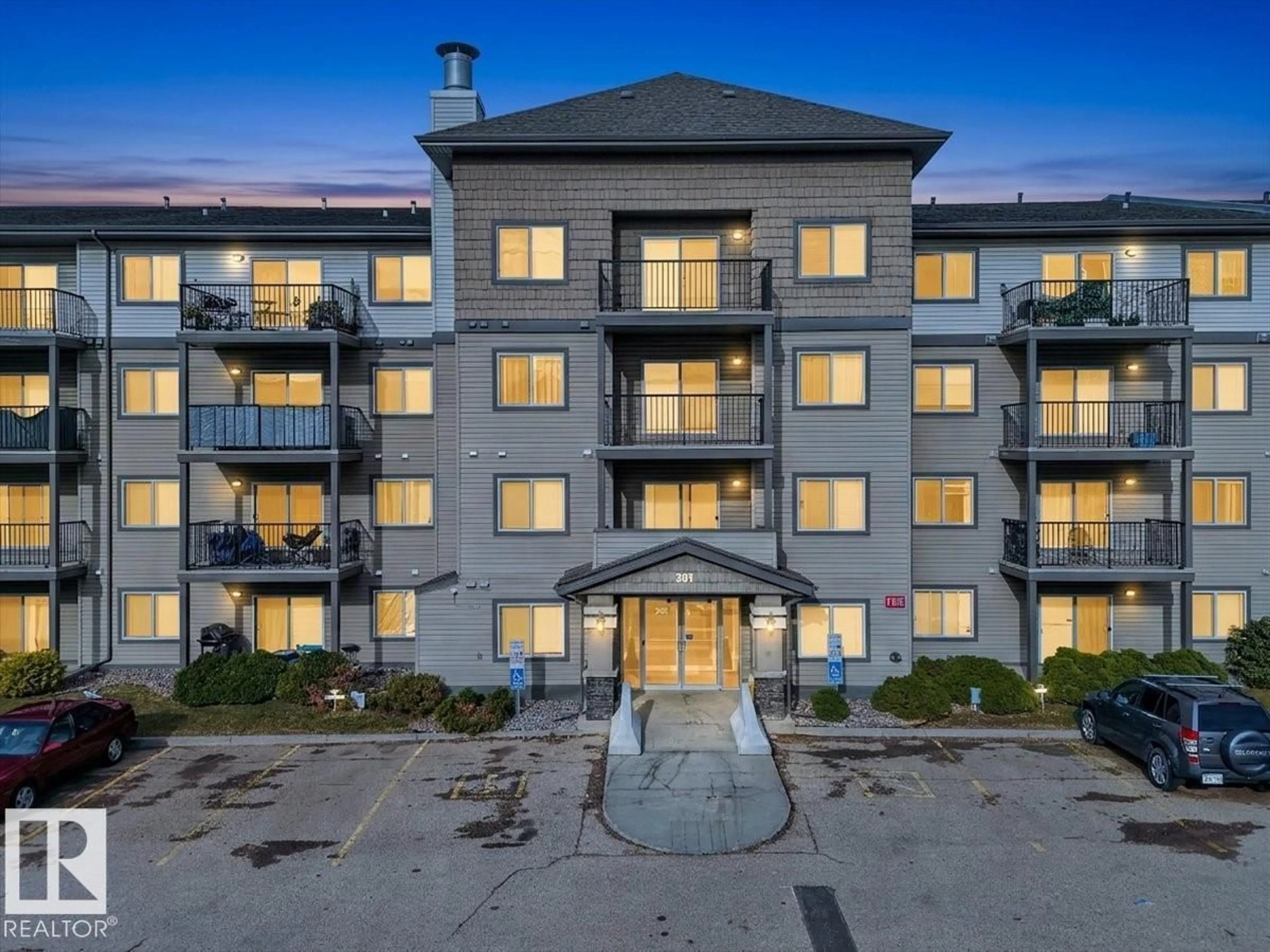 A pic from outside/outdoor area/front of a property/back of a property/a pic from drone, building for #338 - 301 CLARVIEW STATION DR, Edmonton Alberta T5Y0J4