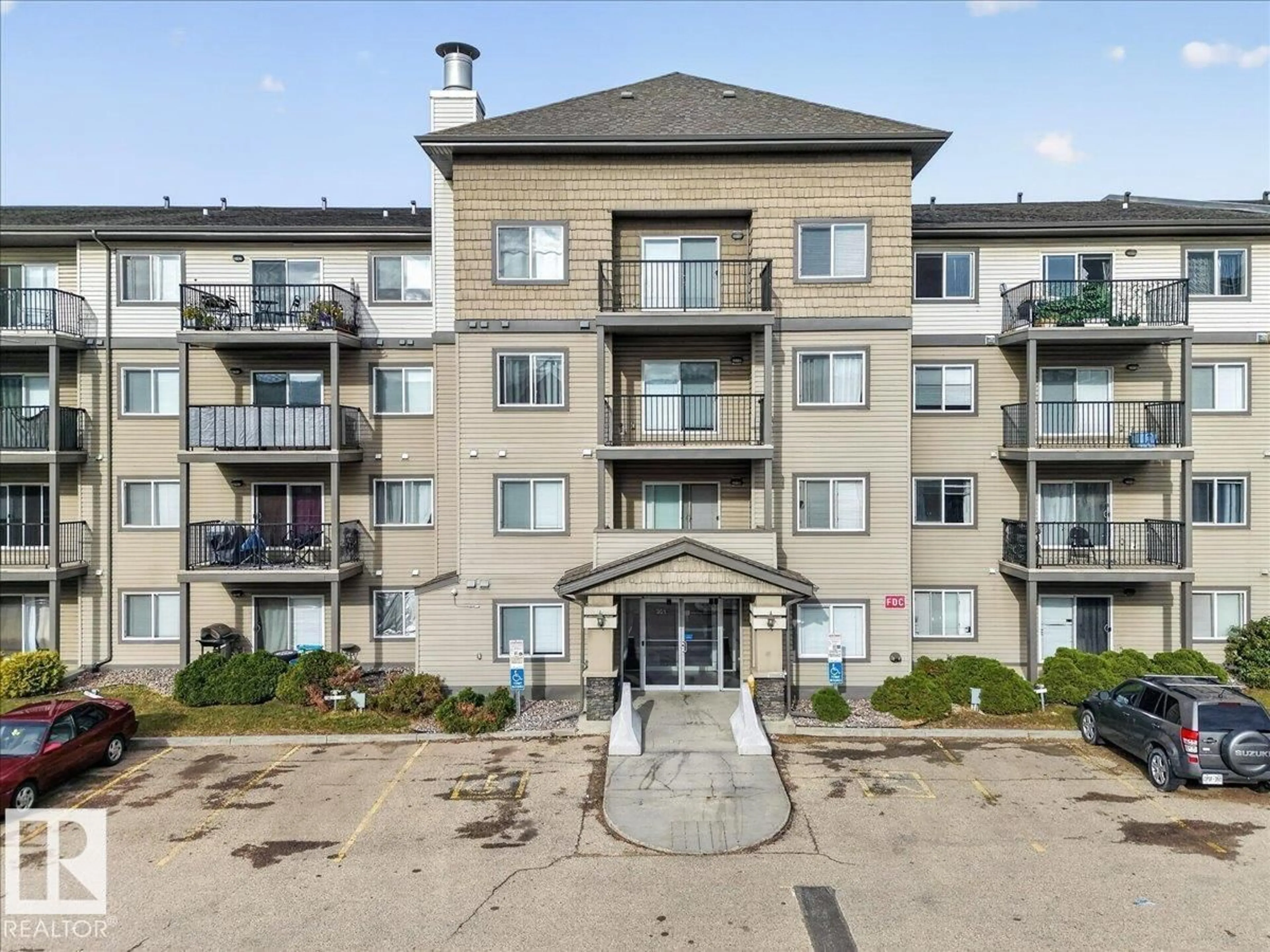 A pic from outside/outdoor area/front of a property/back of a property/a pic from drone, building for #338 - 301 CLARVIEW STATION DR, Edmonton Alberta T5Y0J4