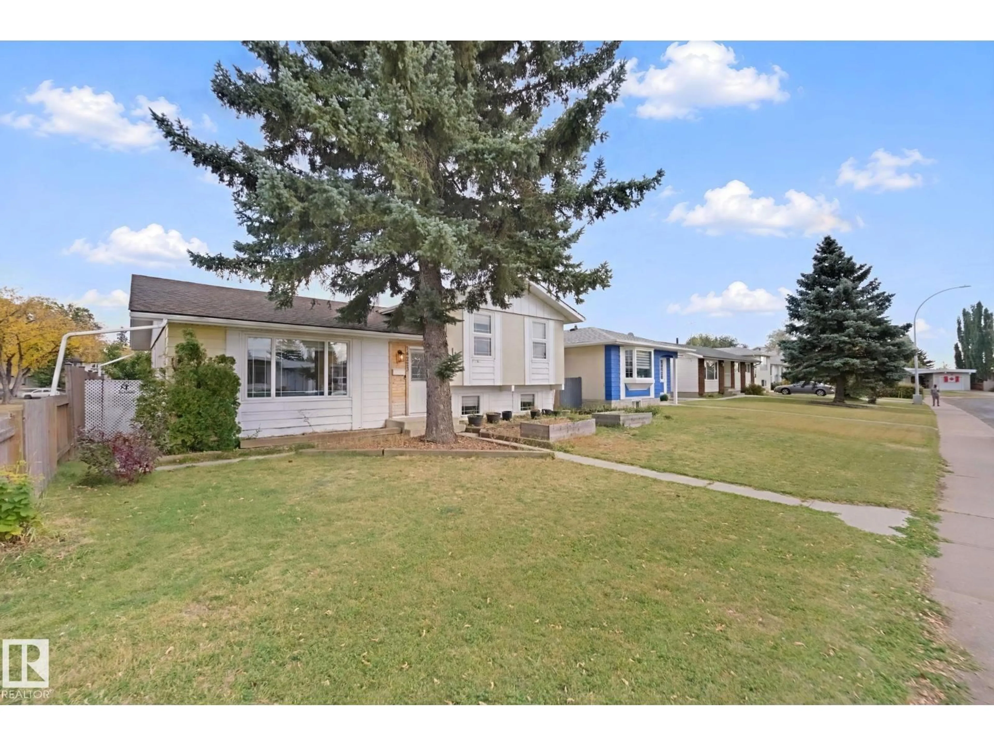 A pic from outside/outdoor area/front of a property/back of a property/a pic from drone, street for NW - 14223 83 ST, Edmonton Alberta T5E2X8