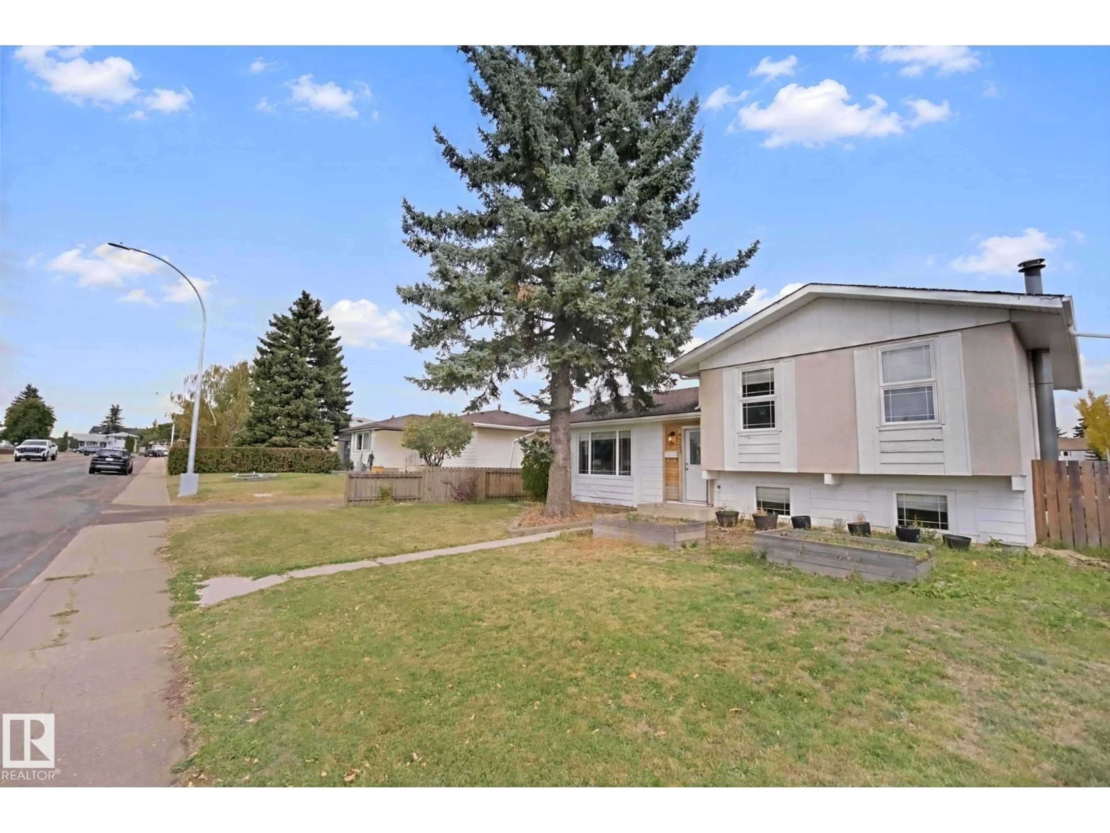 A pic from outside/outdoor area/front of a property/back of a property/a pic from drone, street for NW - 14223 83 ST, Edmonton Alberta T5E2X8