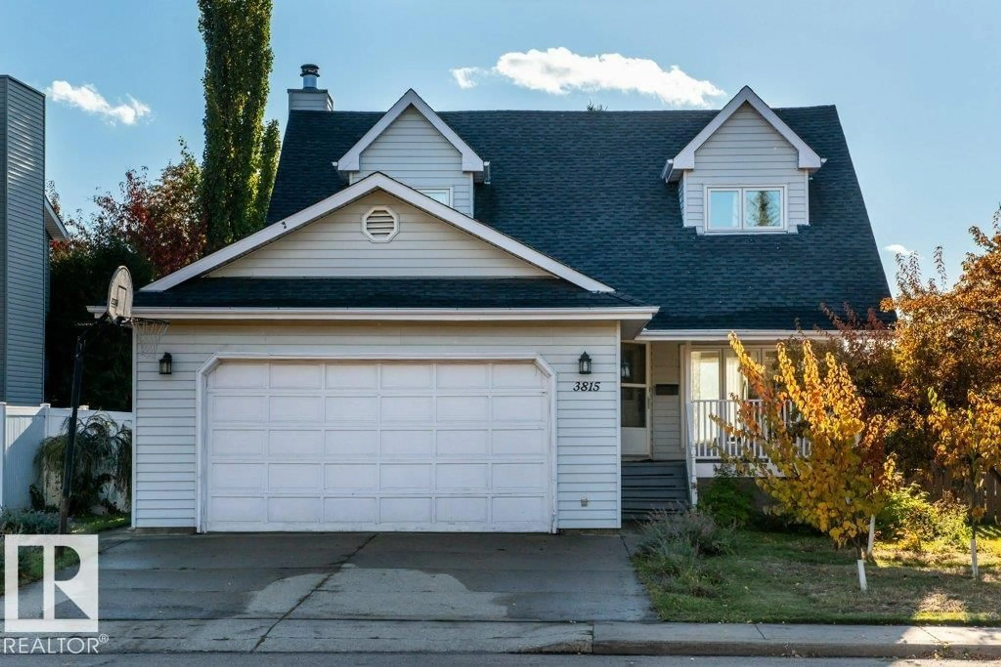 Home with vinyl exterior material, street for 3815 36 AV, Edmonton Alberta T6L5R8