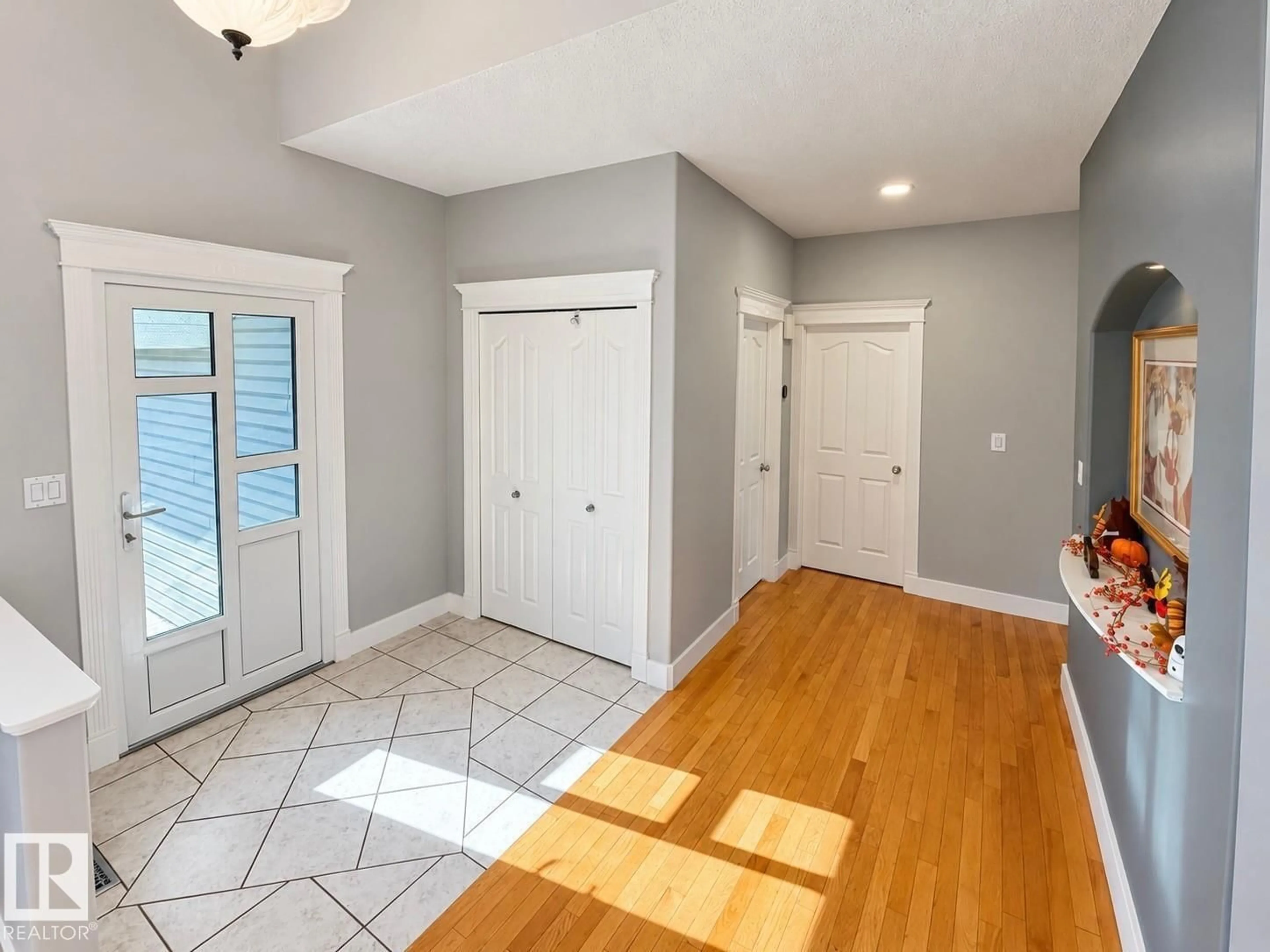 Indoor entryway for 1036 HOLGATE PL, Edmonton Alberta T6R2T7