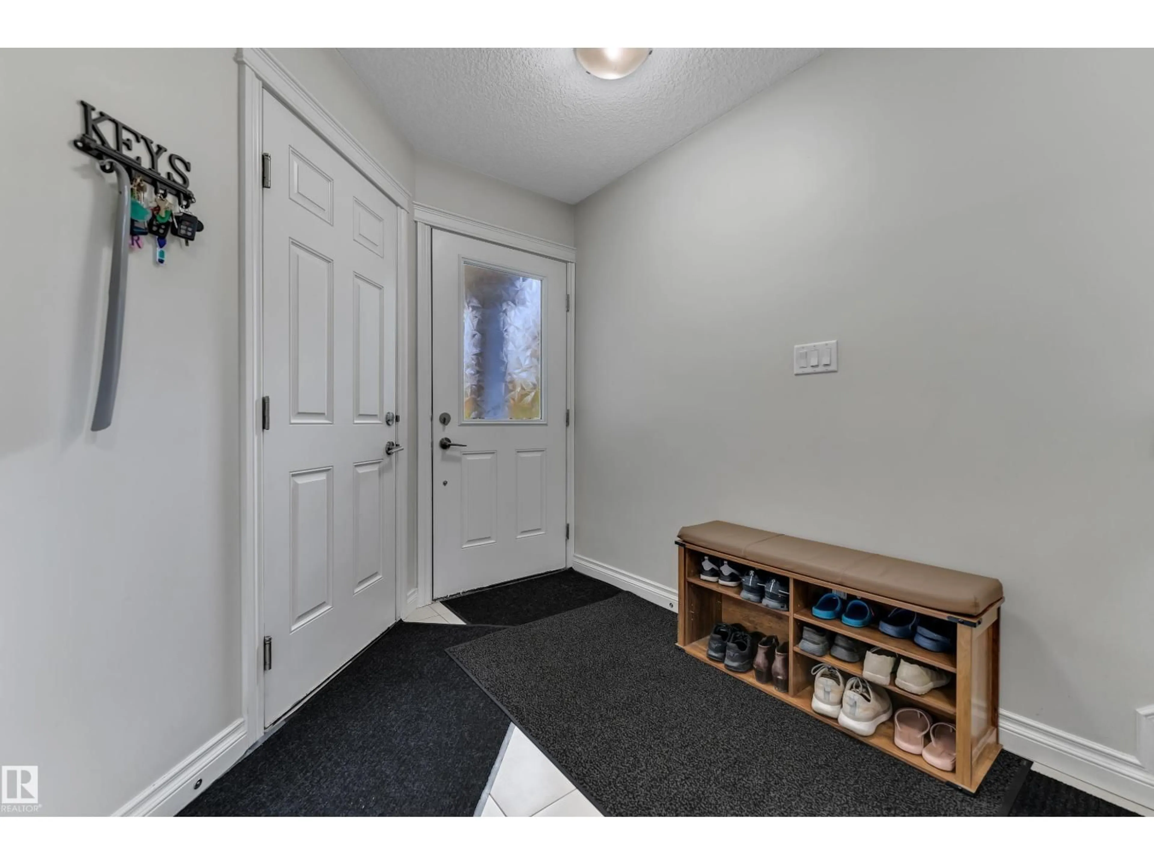 Indoor entryway for NW - 1208 33A ST, Edmonton Alberta T6T2C4