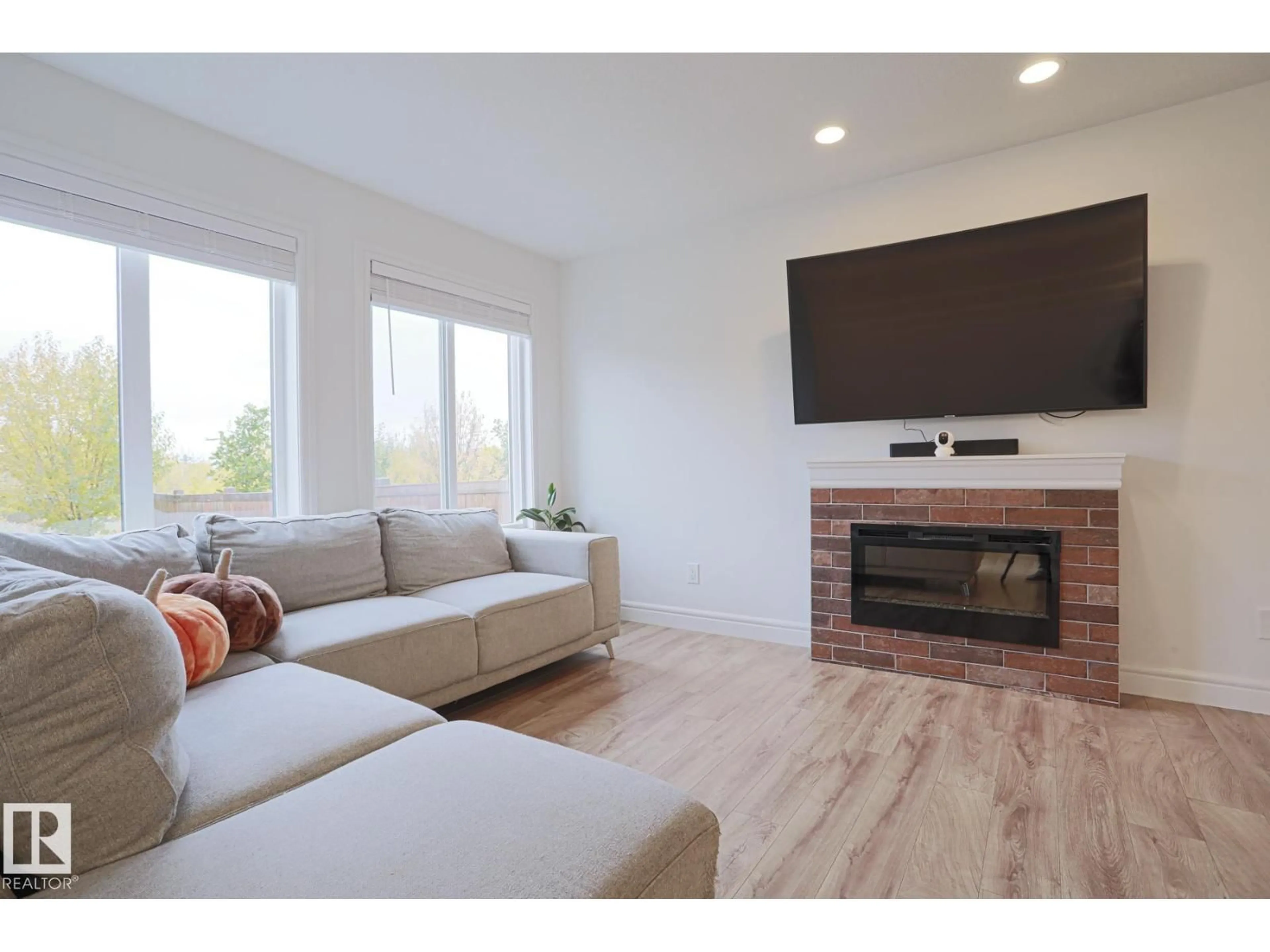 Living room with furniture, wood/laminate floor for 3833 ROBINS CR, Edmonton Alberta T5S0M7