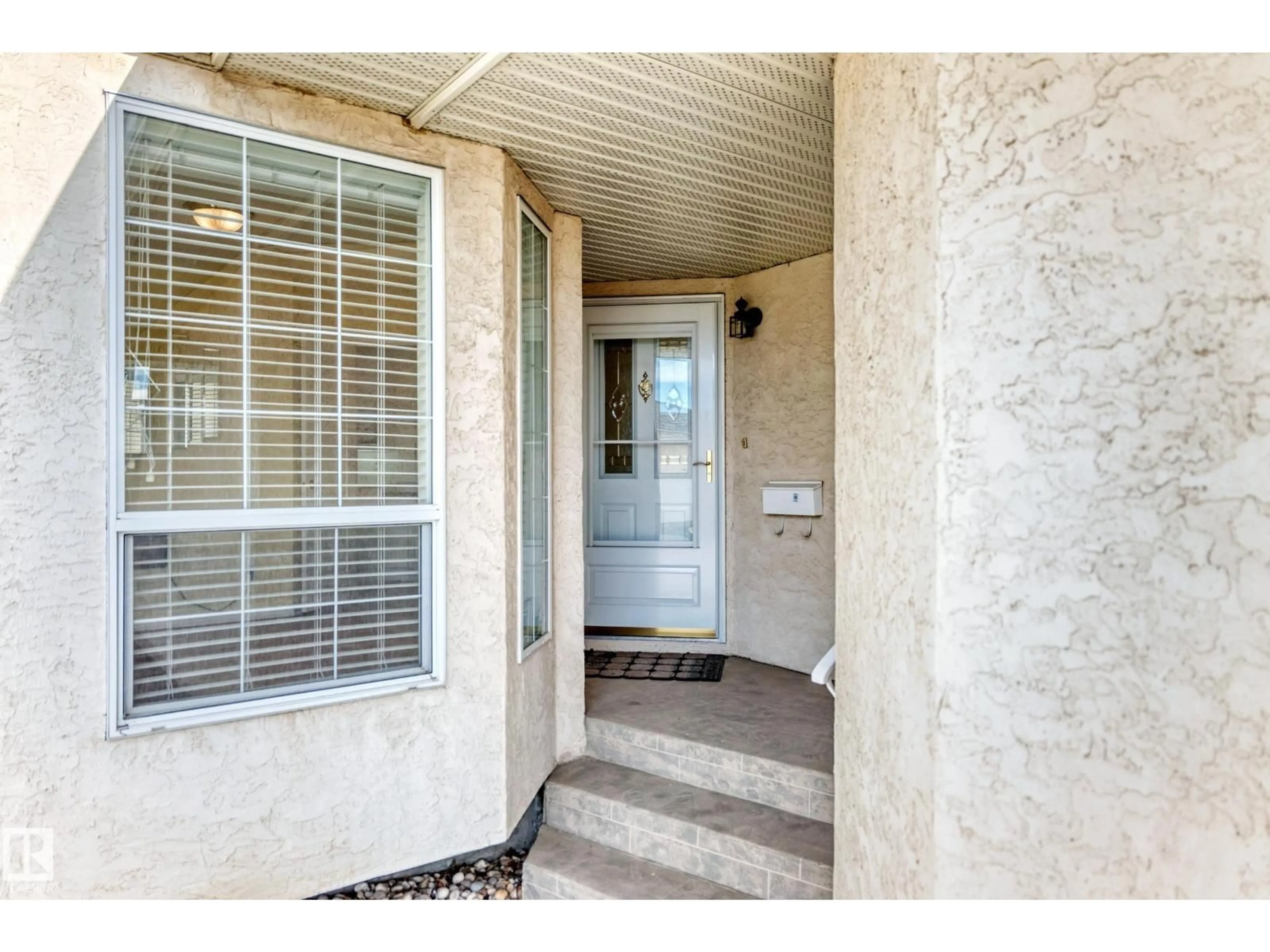 Indoor entryway for 35 - 14428 MILLER BV, Edmonton Alberta T5Y2Y6