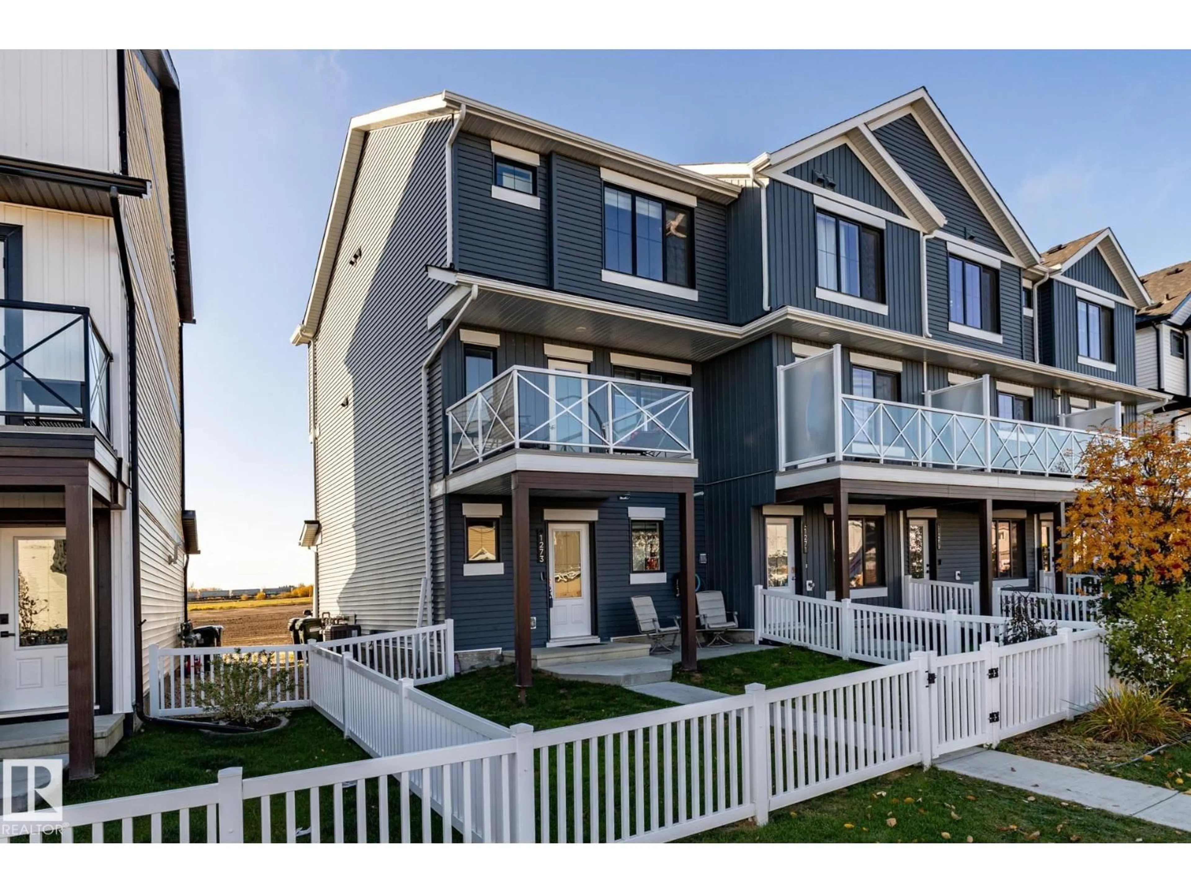 Home with vinyl exterior material, unknown for 1273 MCLEOD AV, Spruce Grove Alberta T7X2Y4