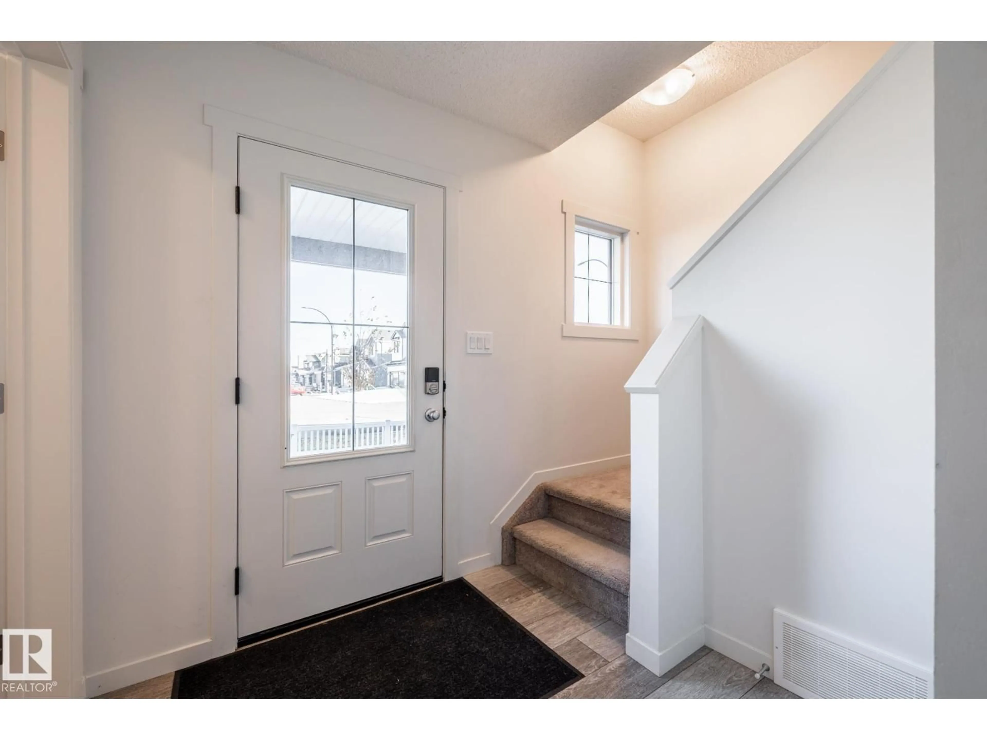 Indoor entryway for 1273 MCLEOD AV, Spruce Grove Alberta T7X2Y4