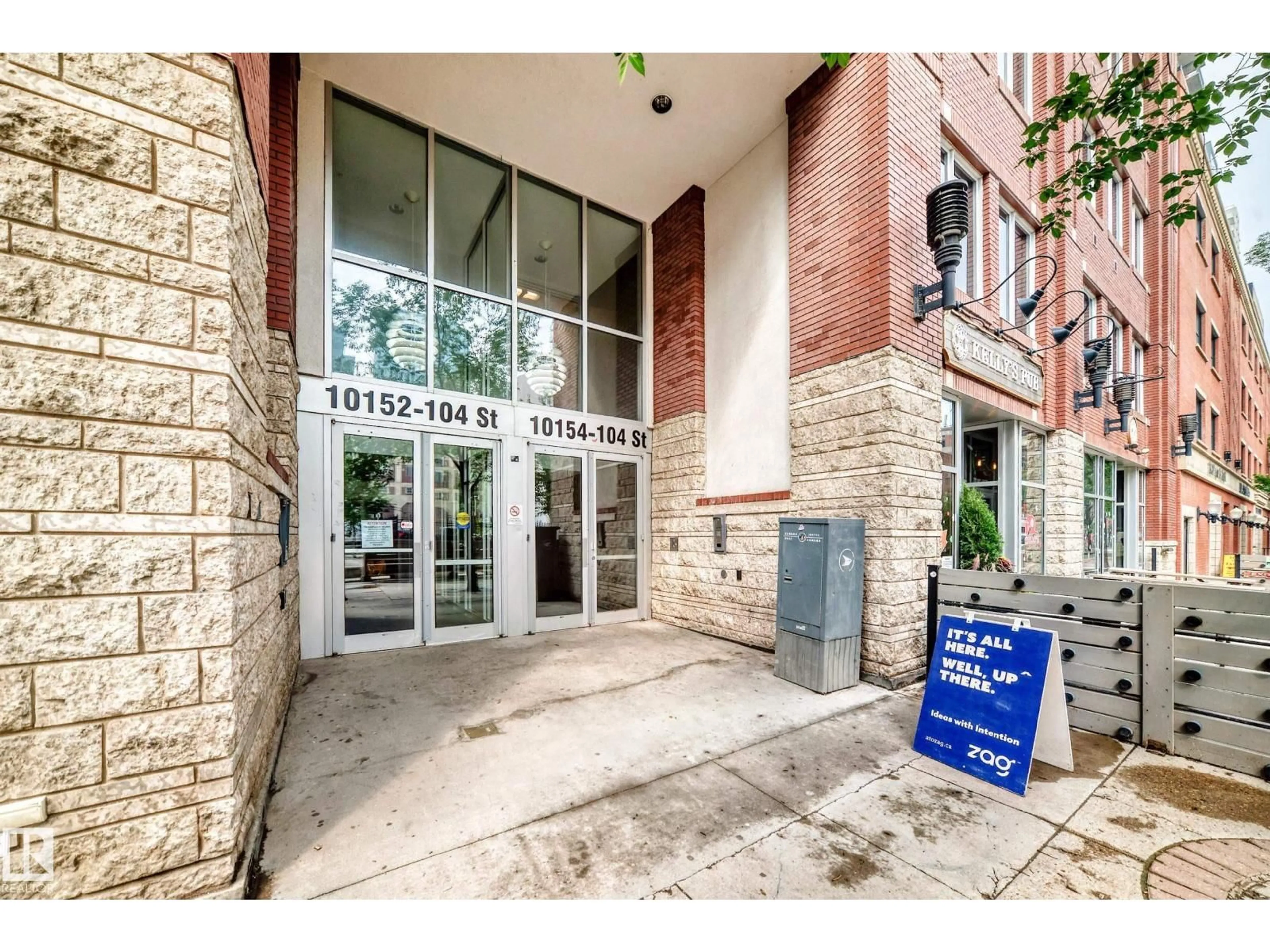 Indoor foyer for #703 - 10152 104 ST NW, Edmonton Alberta T5J0B6