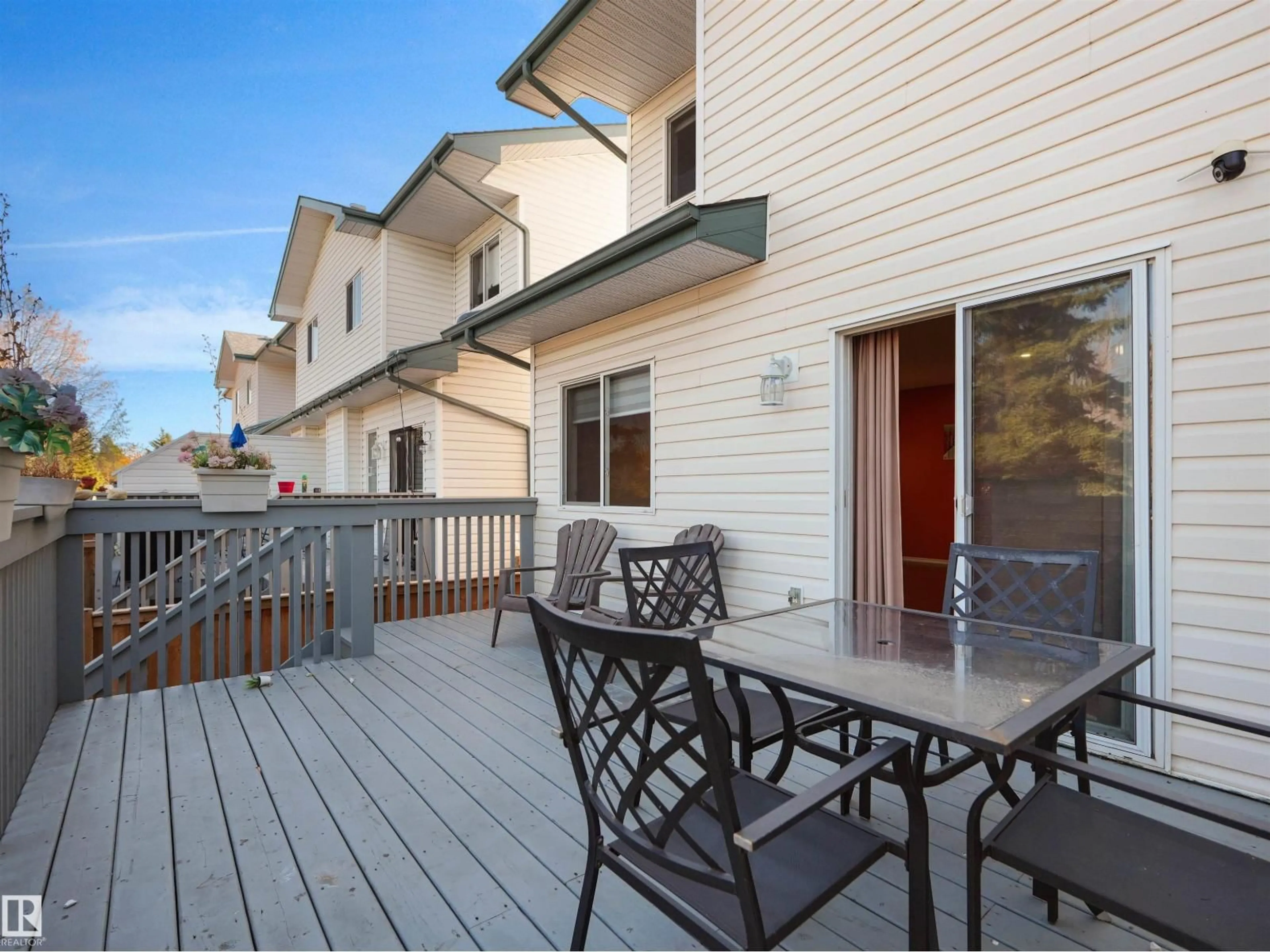 Patio, unknown for 843 - 35 YOUVILLE DR, Edmonton Alberta T6L6X8