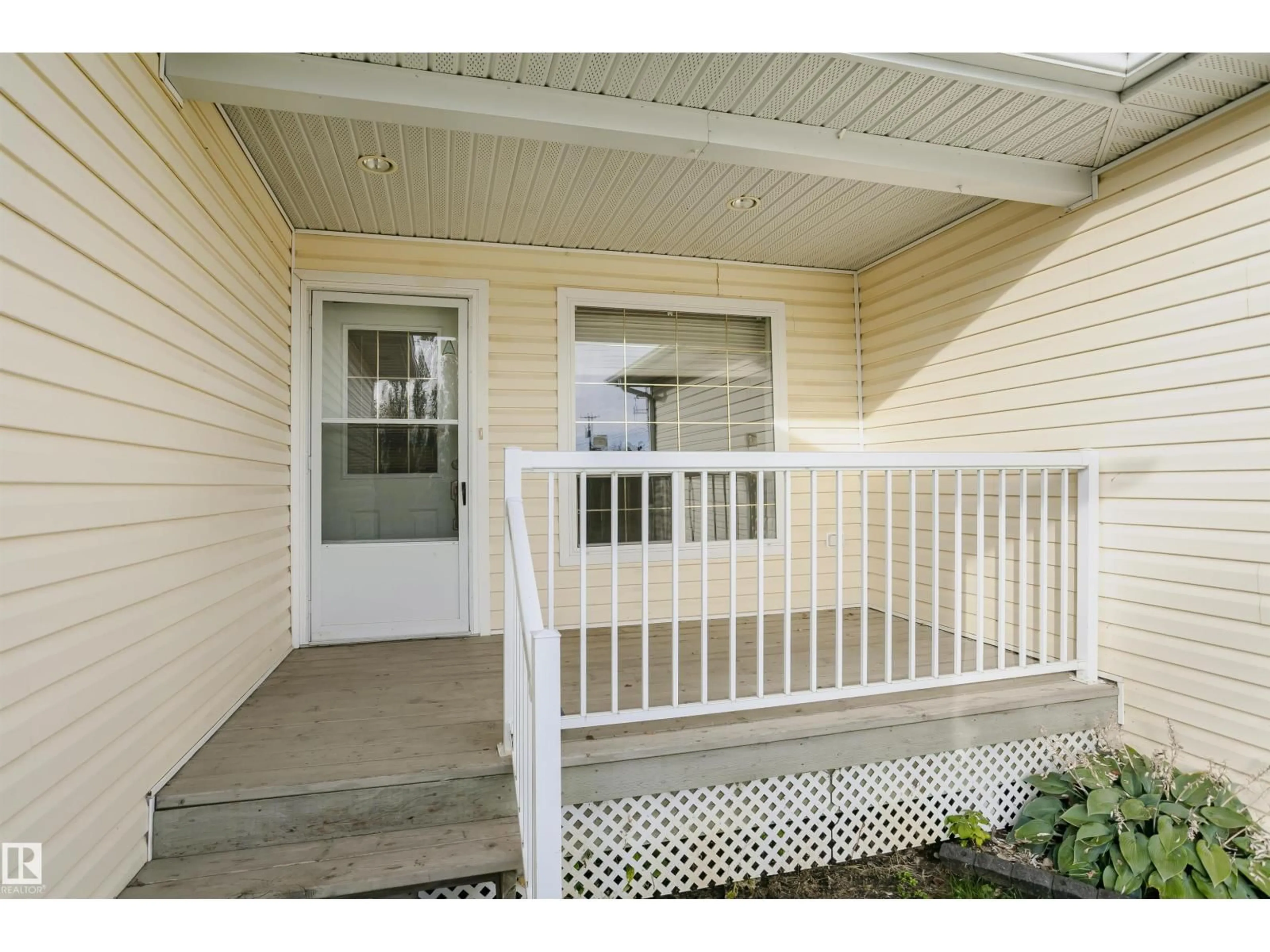 Indoor entryway for 4908 49 ST, Legal Alberta T0G1L0